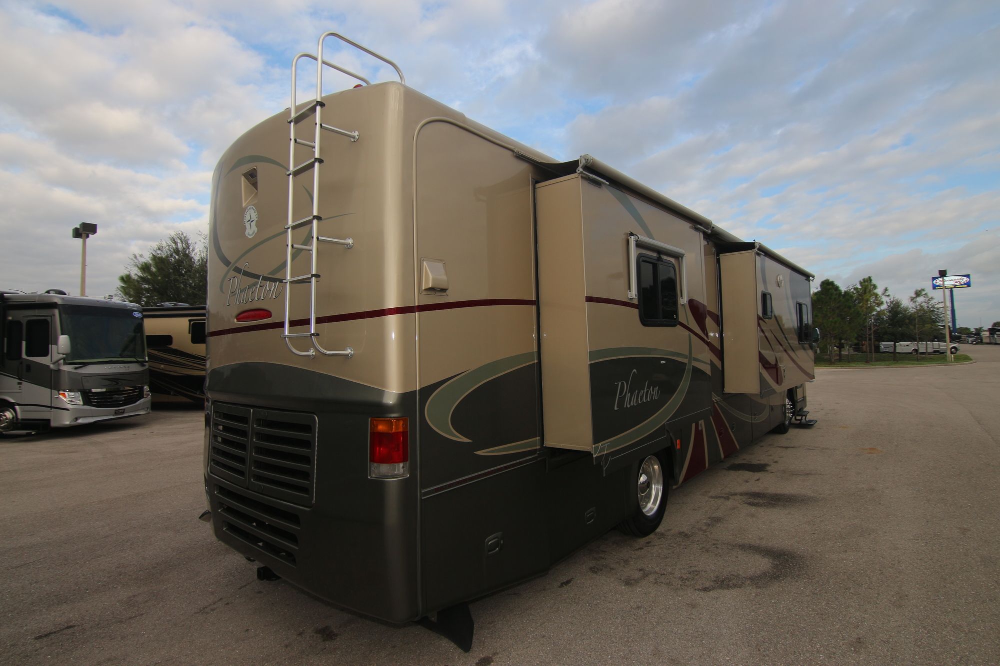 Used 2006 Tiffin Motor Homes Phaeton 40QDH Class A  For Sale