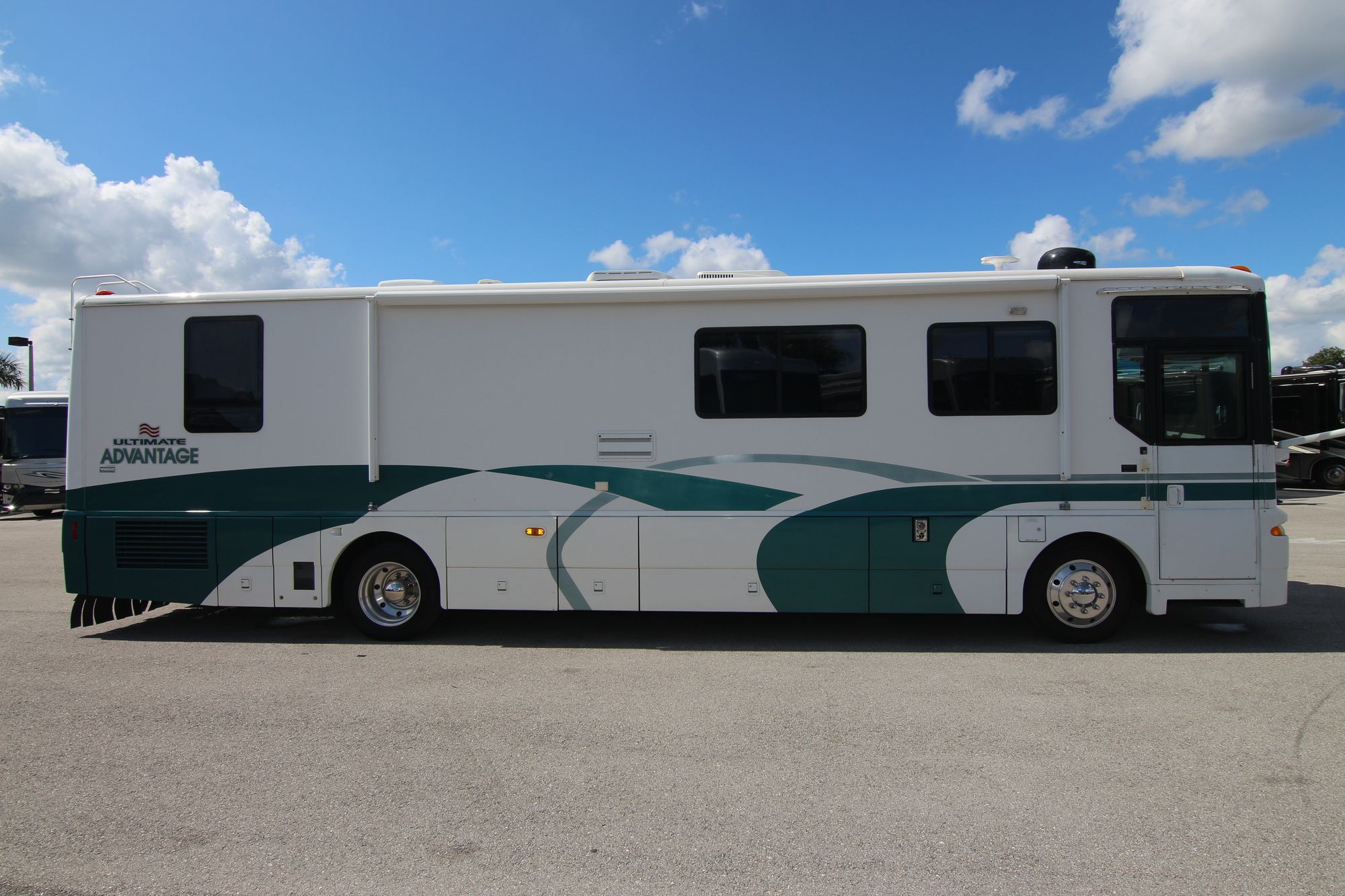 Used 1999 Winnebago Ultimate Advantage 38K Class A  For Sale