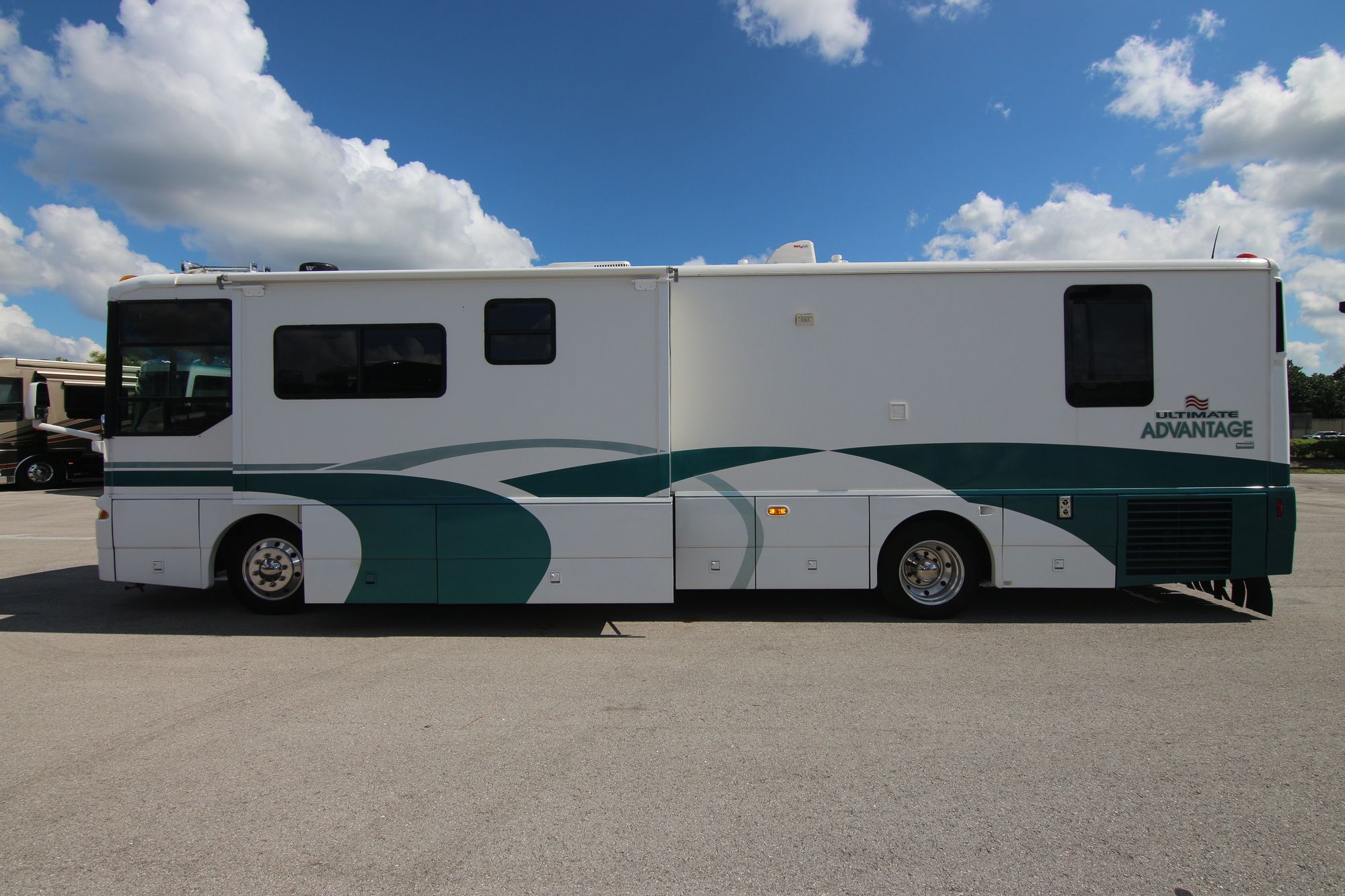 Used 1999 Winnebago Ultimate Advantage 38K Class A  For Sale