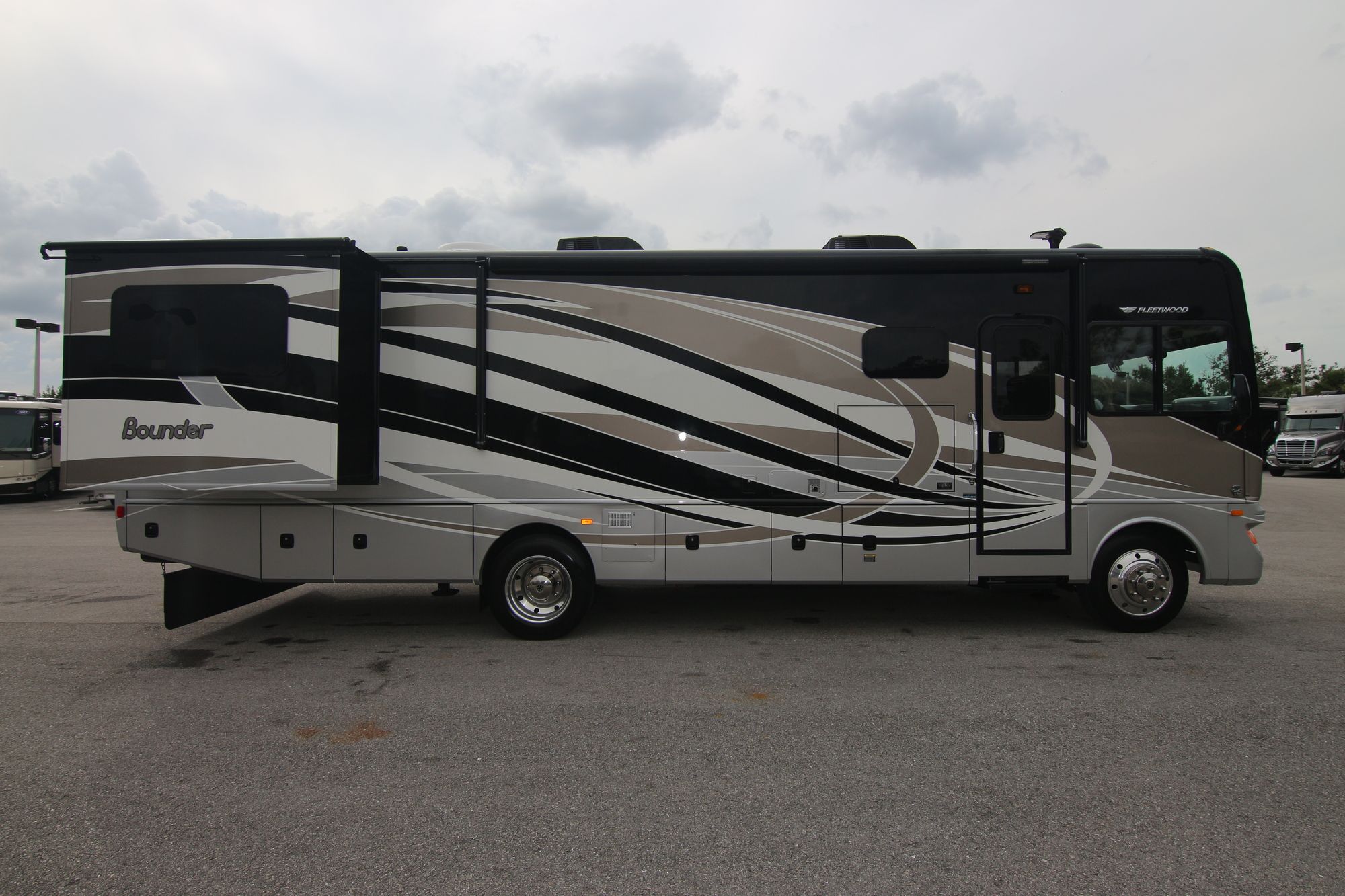 Used 2015 Fleetwood Bounder 33C Class A  For Sale