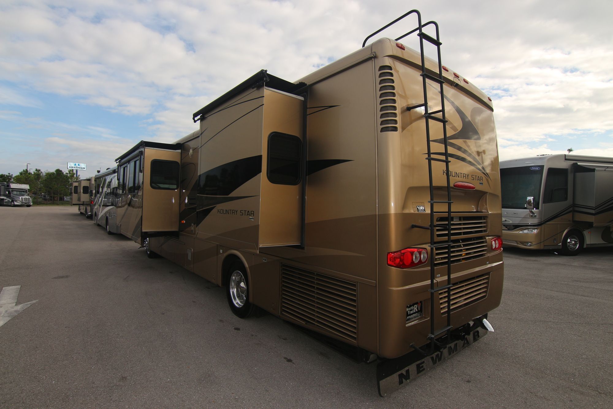 Used 2007 Newmar Kountry Star 3910 Class A  For Sale