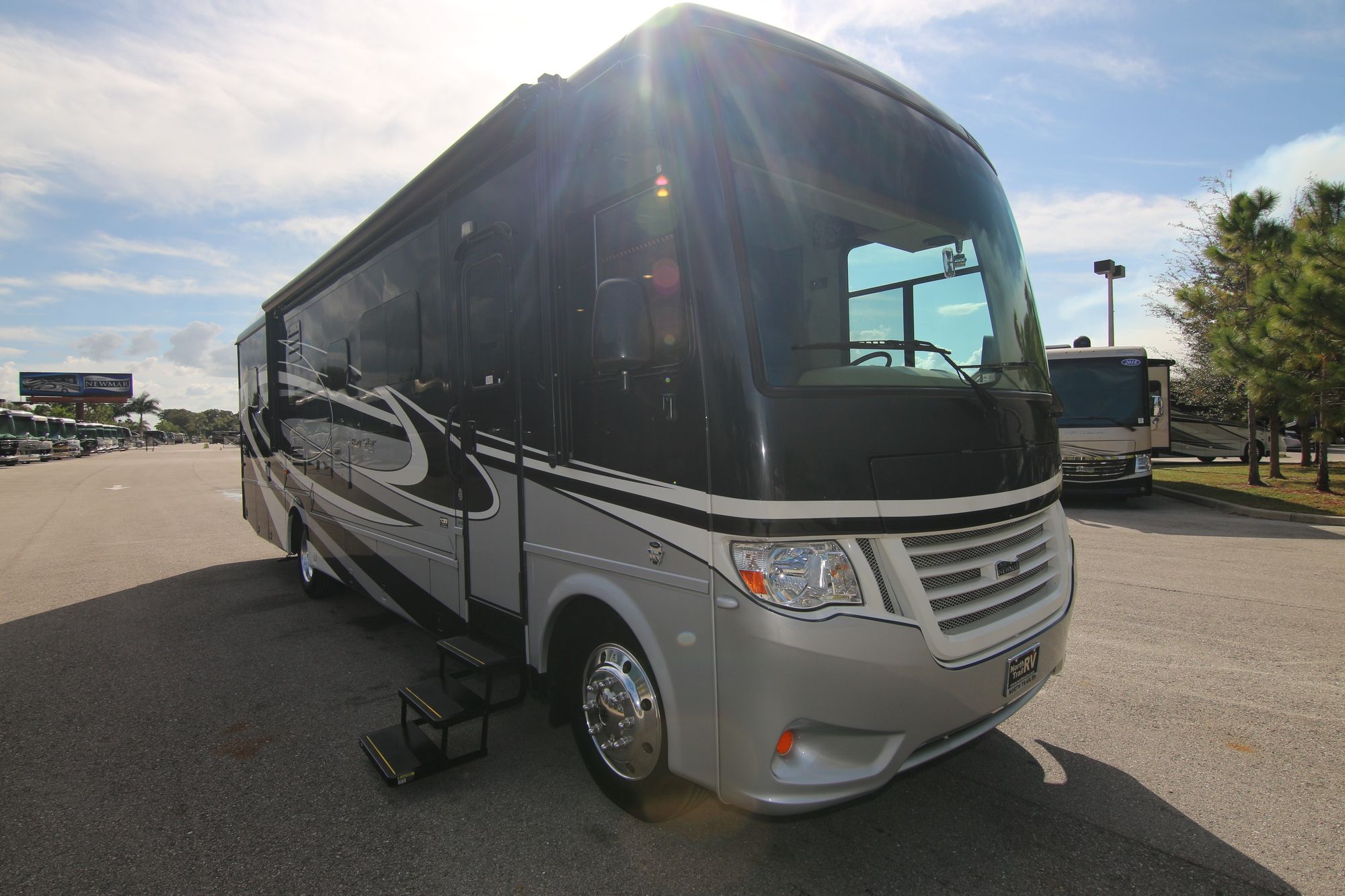 Used 2017 Newmar Baystar 3518 Class A  For Sale