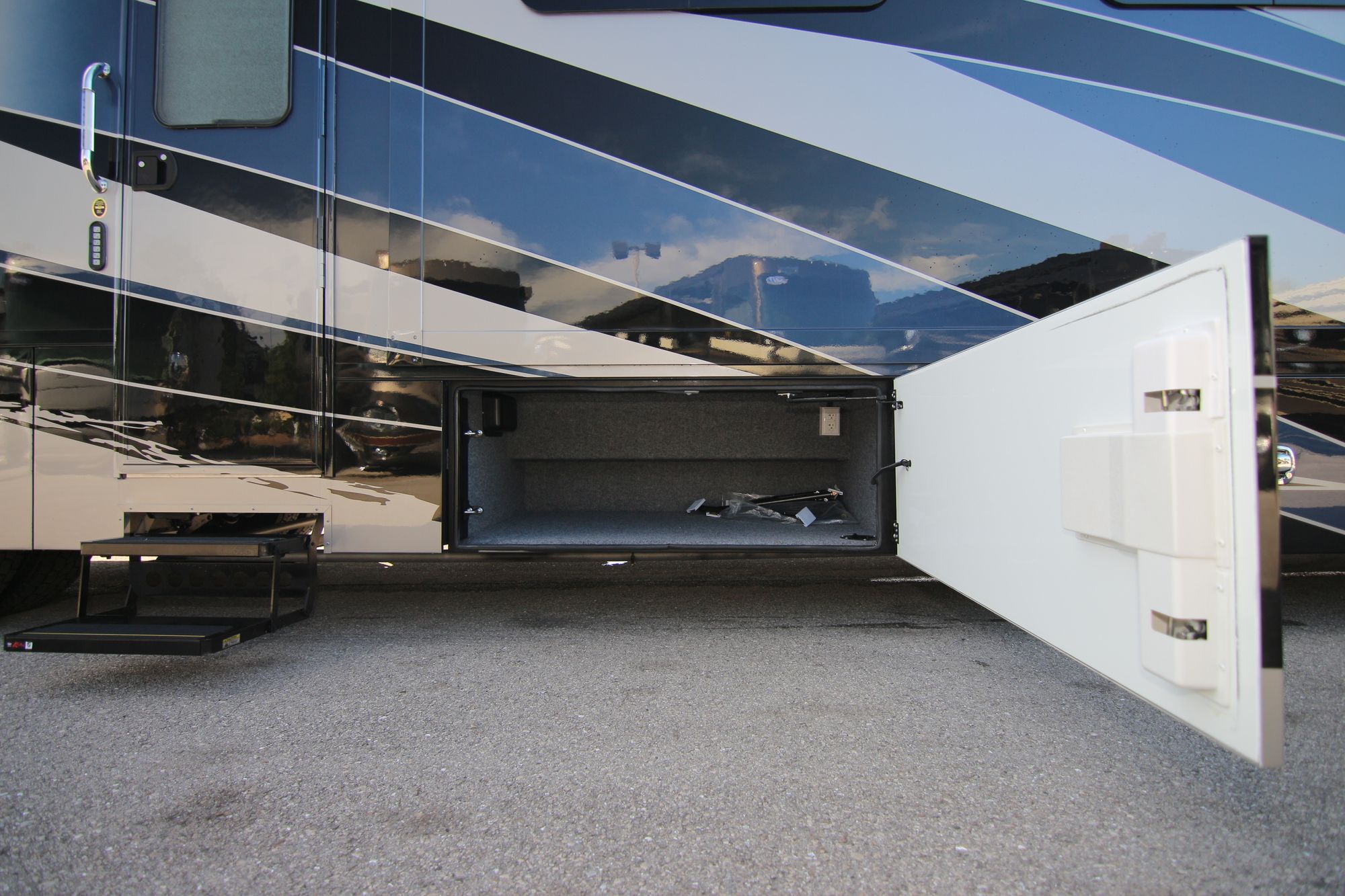 New 2020 Renegade Rv Verona Le 40LRB Super C  For Sale