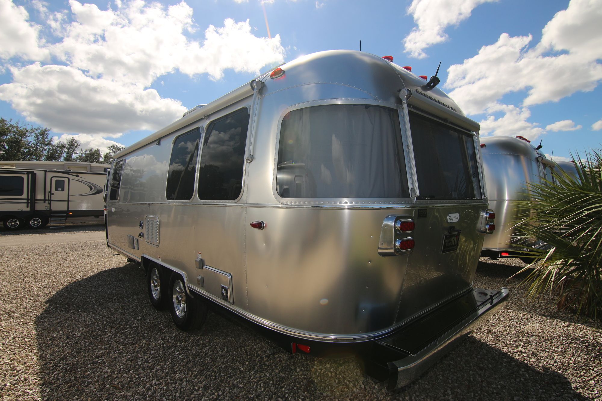 New 2020 Airstream Flying Cloud 25FBQ Travel Trailer  For Sale