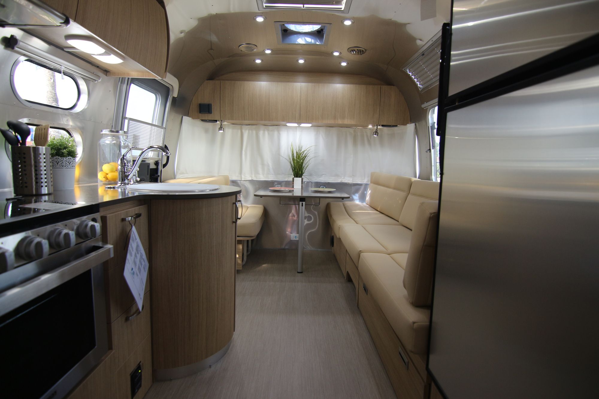 New 2020 Airstream Flying Cloud 25FBQ Travel Trailer  For Sale