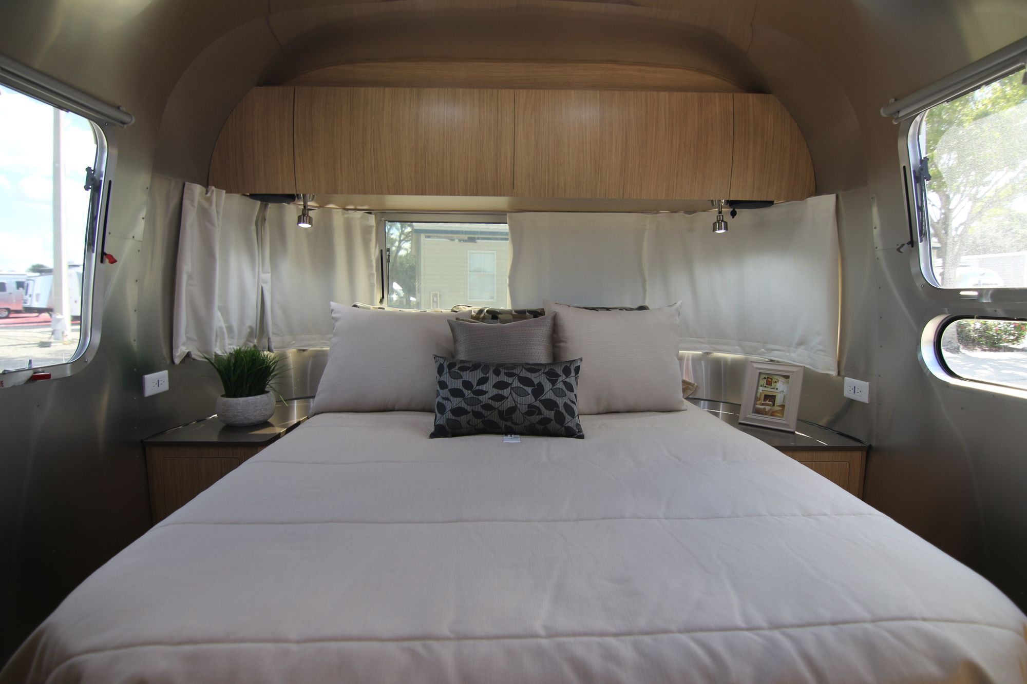 New 2020 Airstream Flying Cloud 27FB Travel Trailer  For Sale