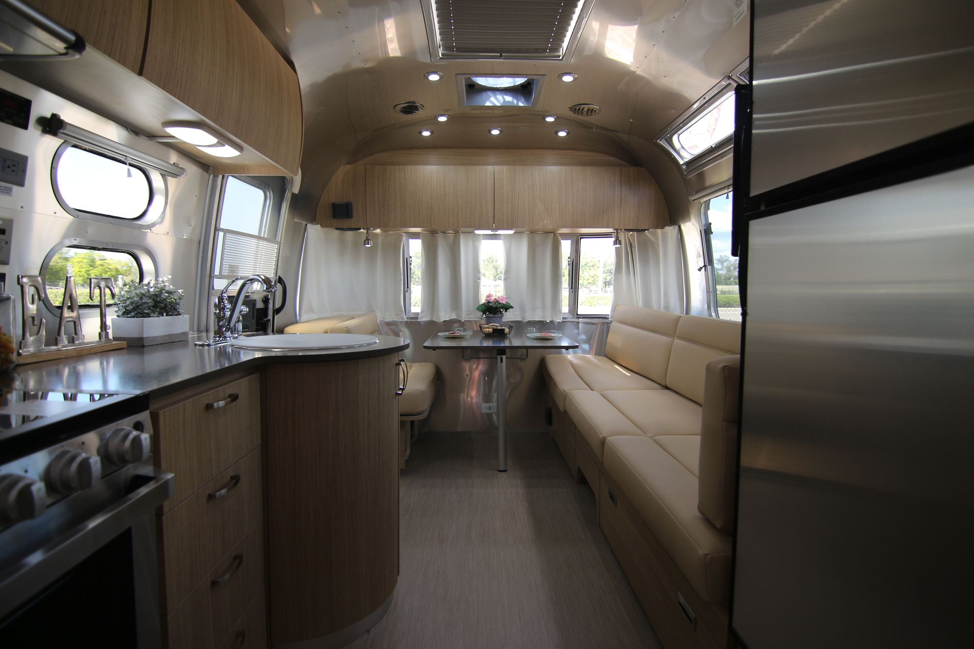 New 2020 Airstream Flying Cloud 27FB Travel Trailer  For Sale