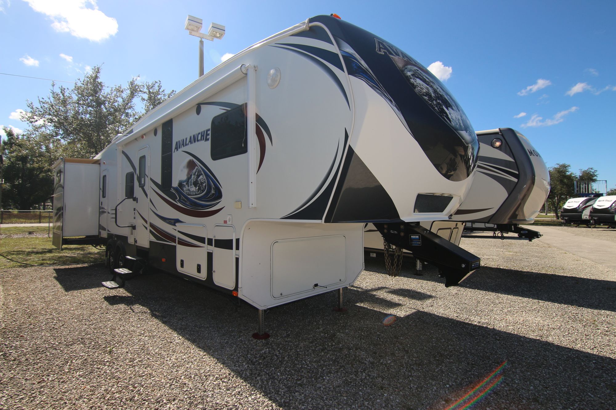 Used 2014 Keystone Avalanche 341TG Fifth Wheel  For Sale