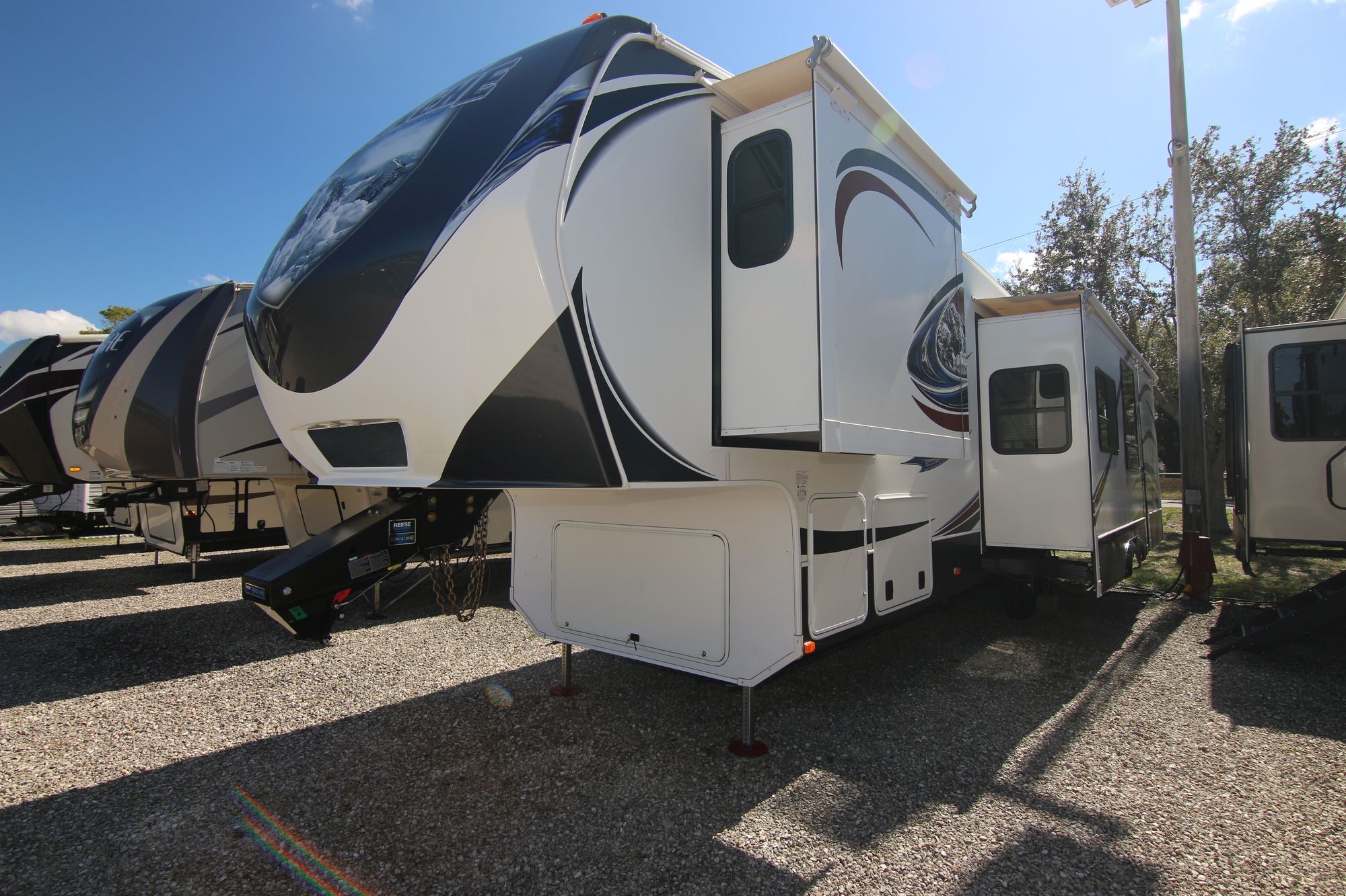 Used 2014 Keystone Avalanche 341TG Fifth Wheel  For Sale