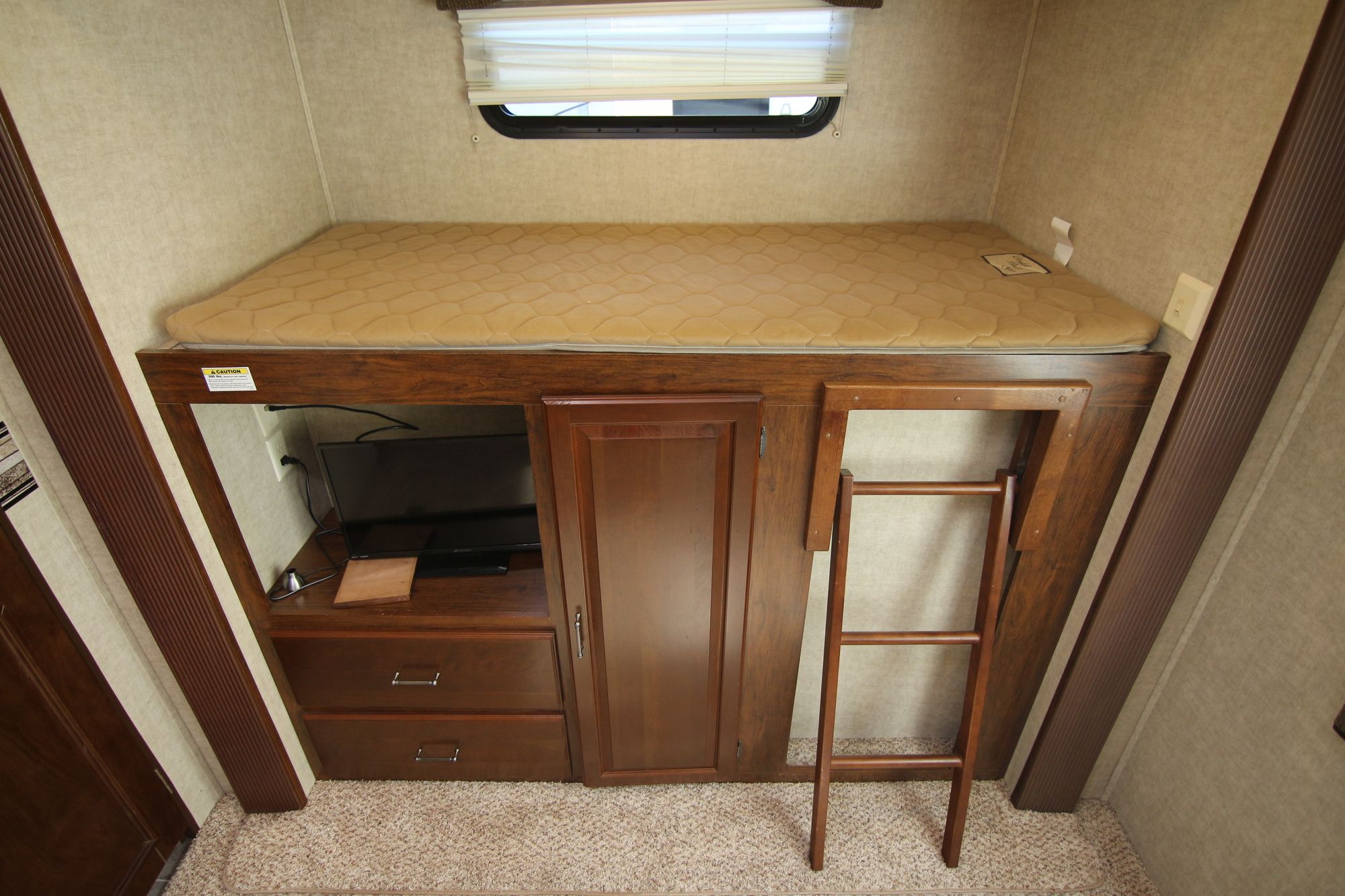 Used 2014 Keystone Avalanche 341TG Fifth Wheel  For Sale