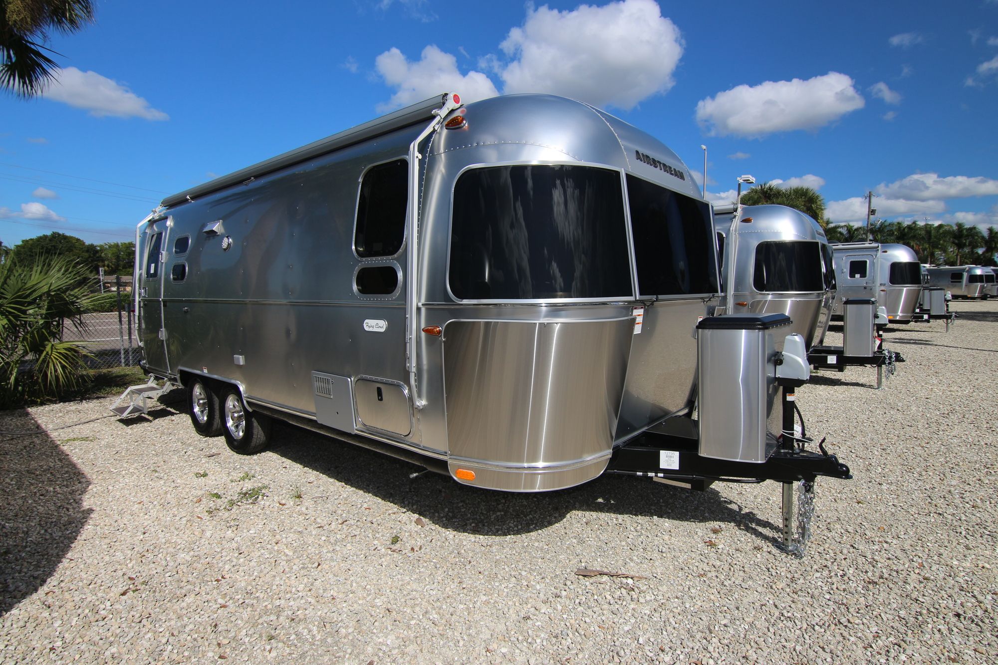 New 2020 Airstream Flying Cloud 25FBQ Travel Trailer  For Sale