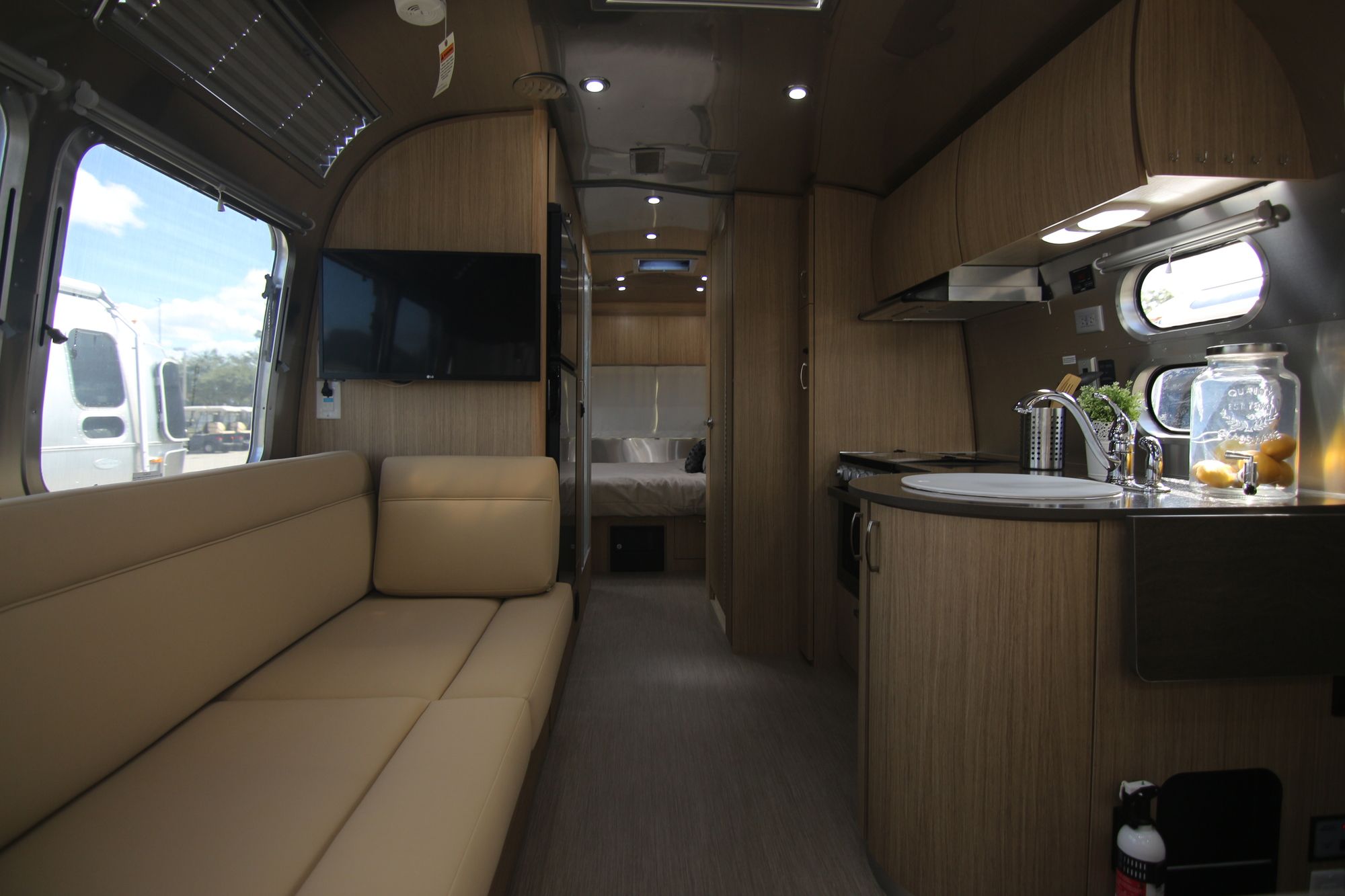 New 2020 Airstream Flying Cloud 25FBQ Travel Trailer  For Sale