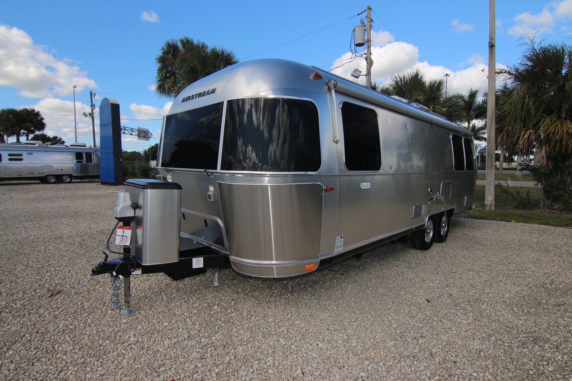 New 2020 Airstream Flying Cloud 27FB Travel Trailer  For Sale