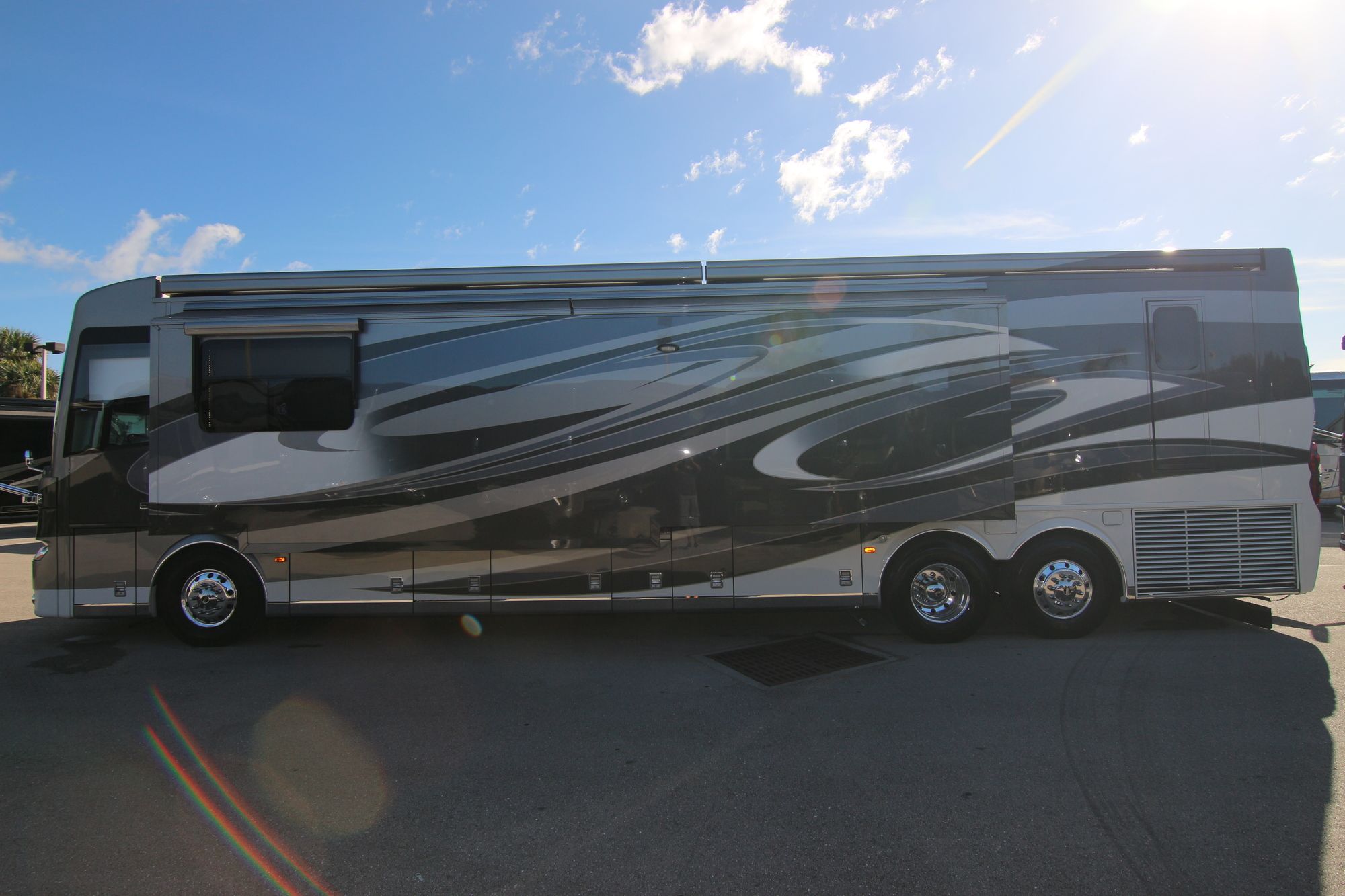 Used 2017 Newmar Essex 45433 Class A  For Sale