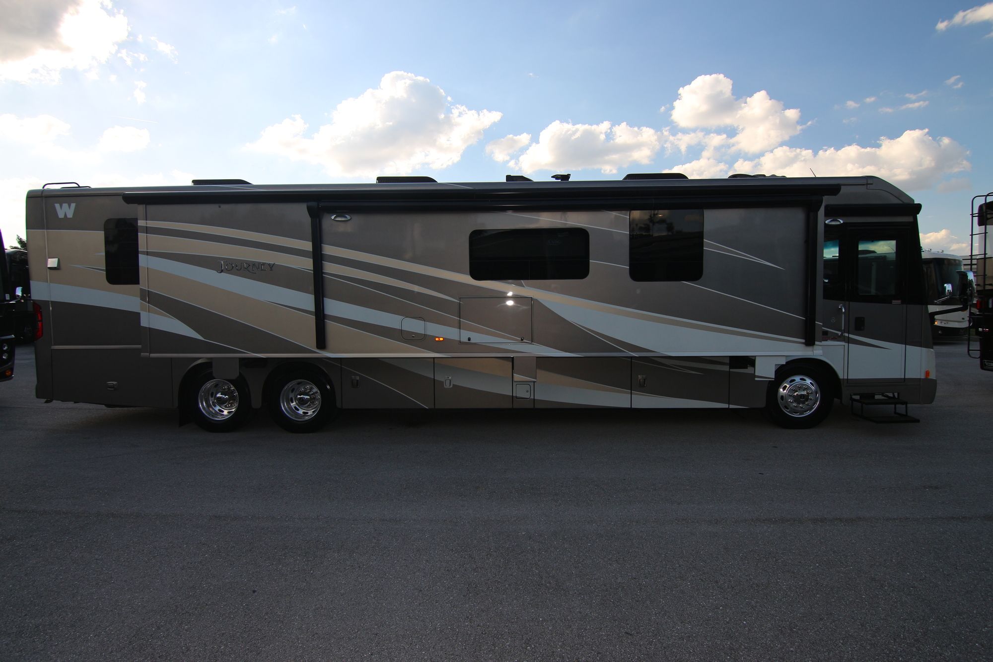 Used 2015 Winnebago Journey 42E Class A  For Sale