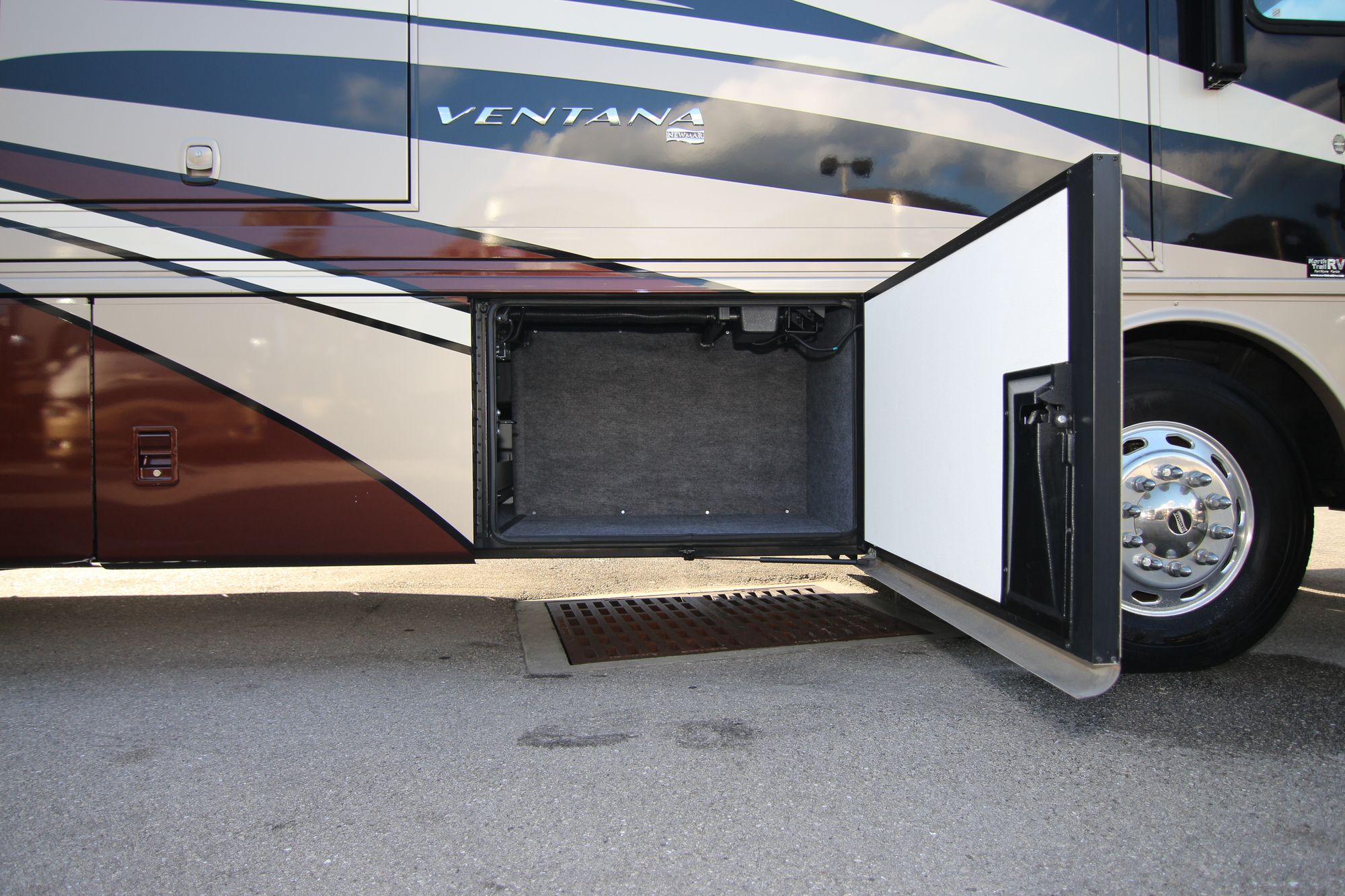 Used 2015 Newmar Ventana 4037 Class A  For Sale