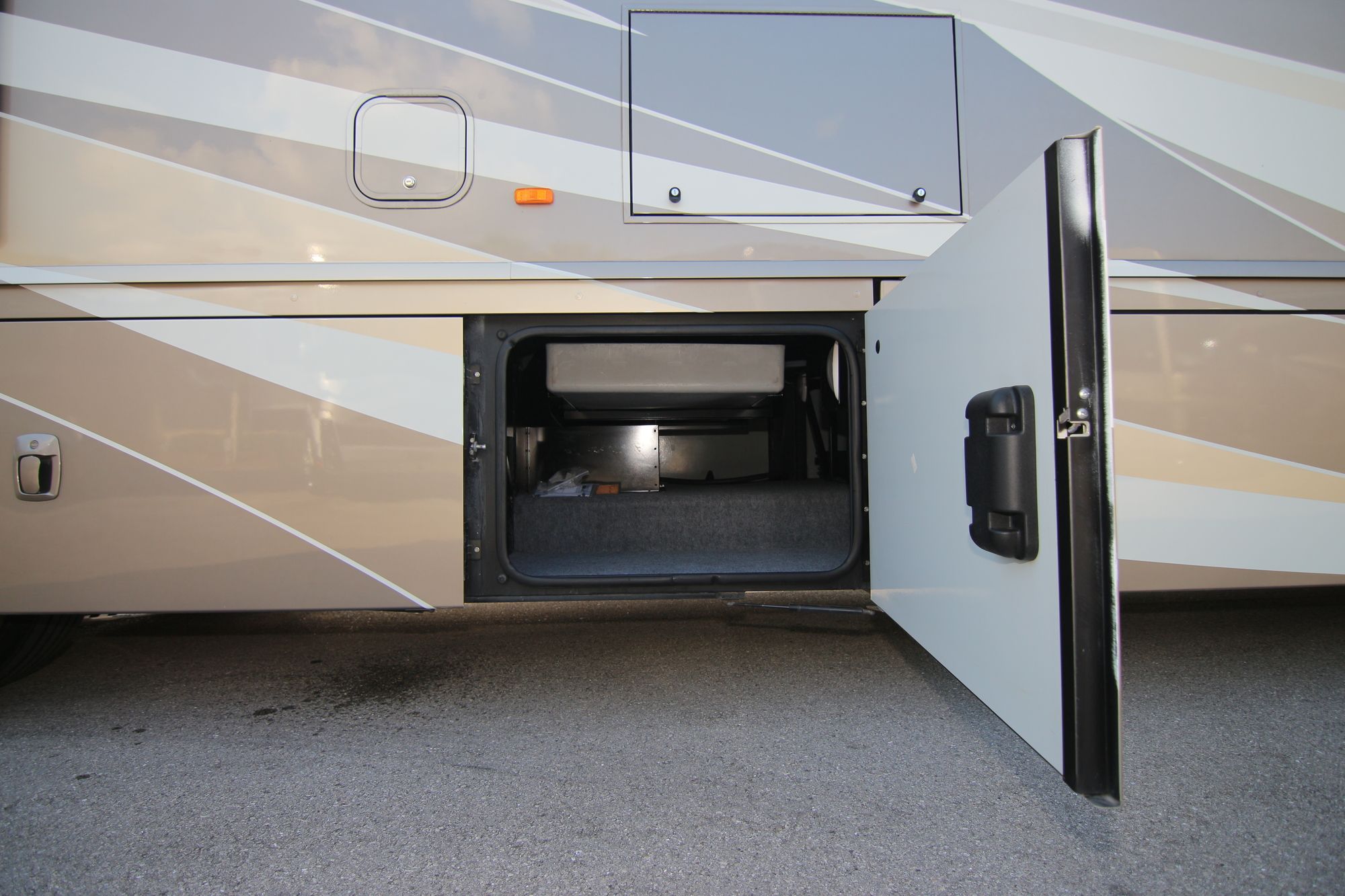 Used 2015 Winnebago Journey 42E Class A  For Sale