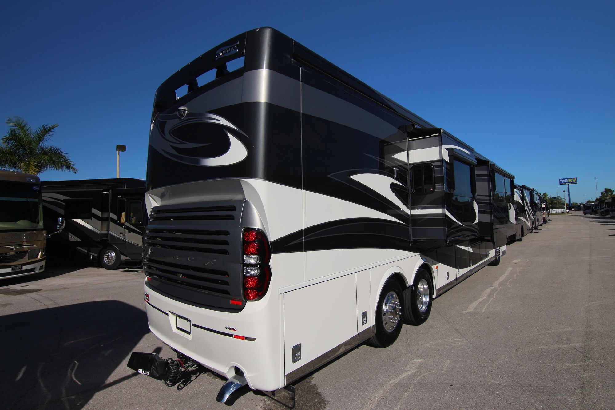 Used 2017 Newmar Essex 45433 Class A  For Sale