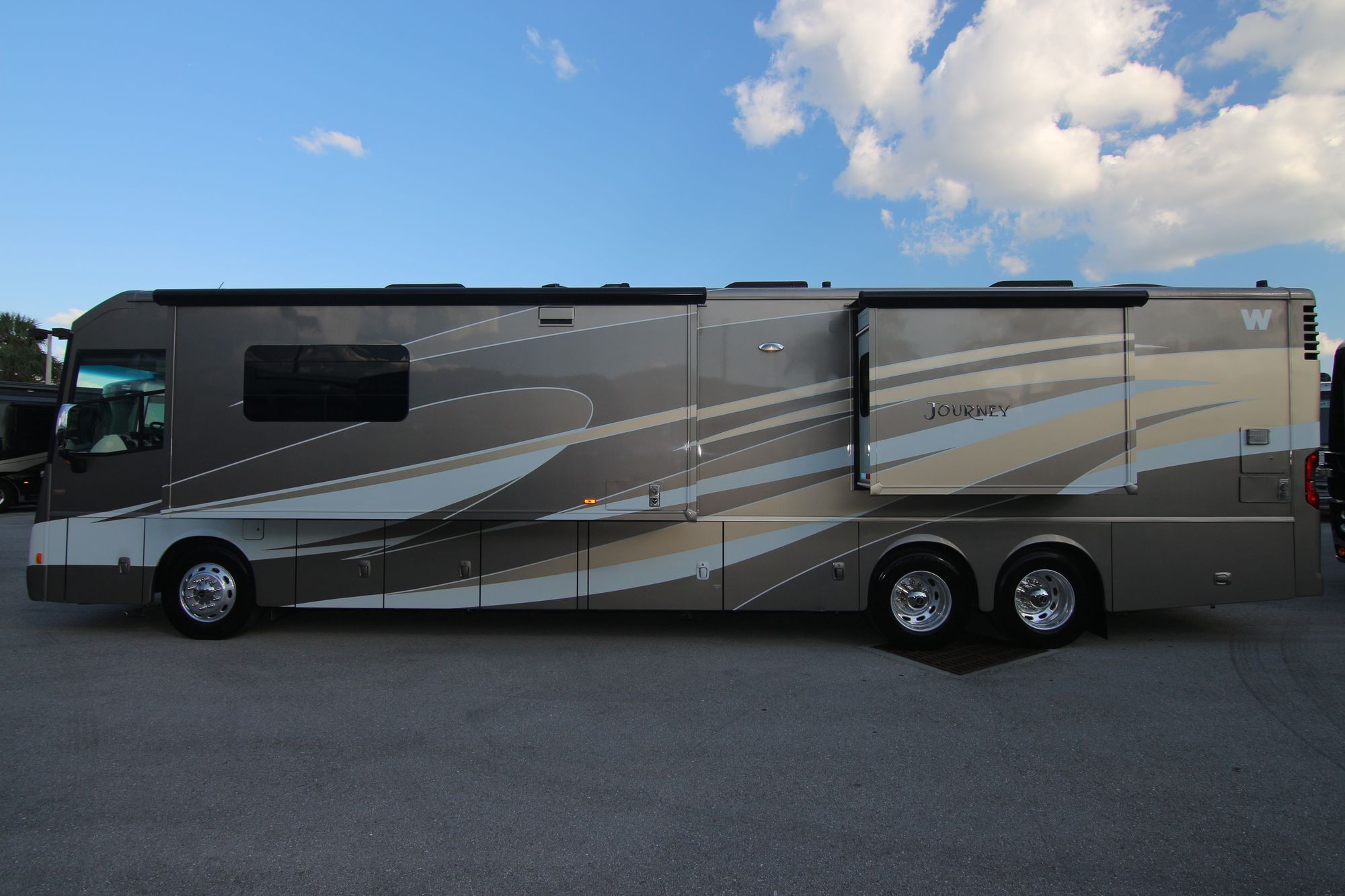 Used 2015 Winnebago Journey 42E Class A  For Sale