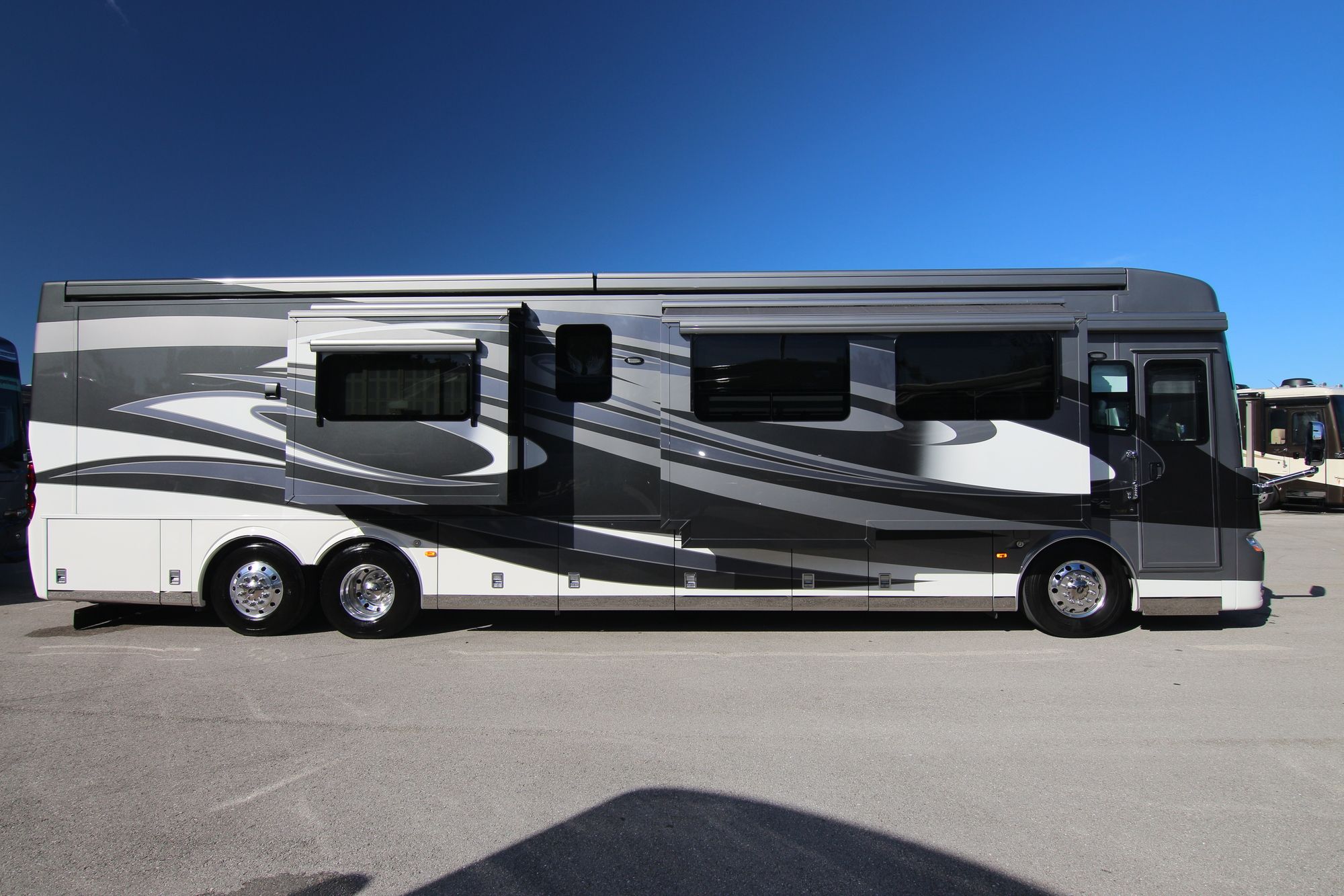 Used 2017 Newmar Essex 45433 Class A  For Sale