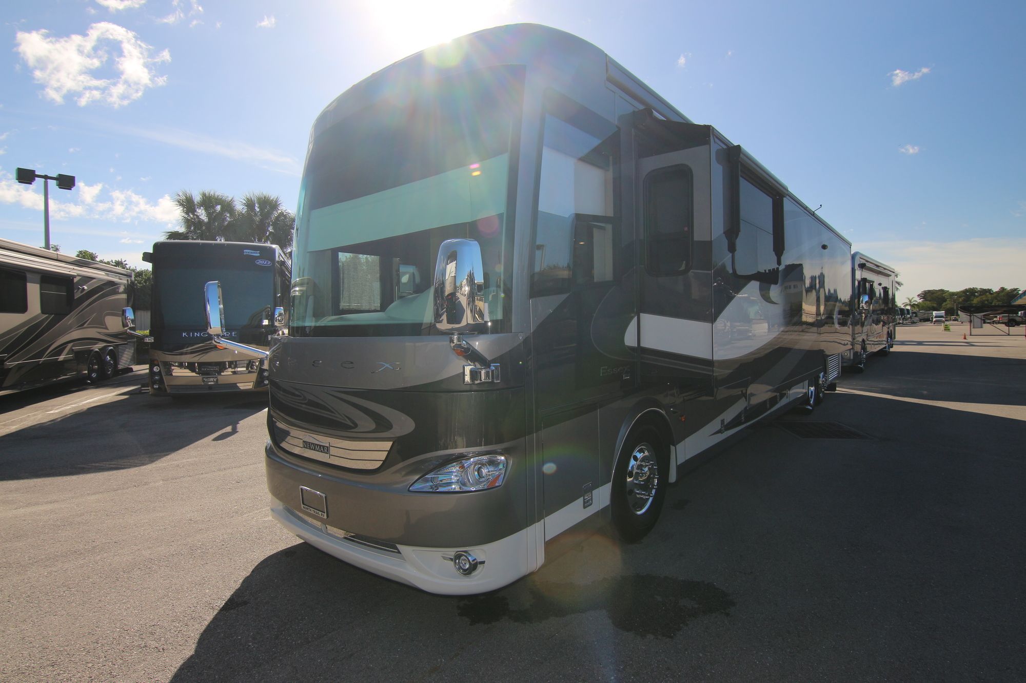 Used 2017 Newmar Essex 45433 Class A  For Sale