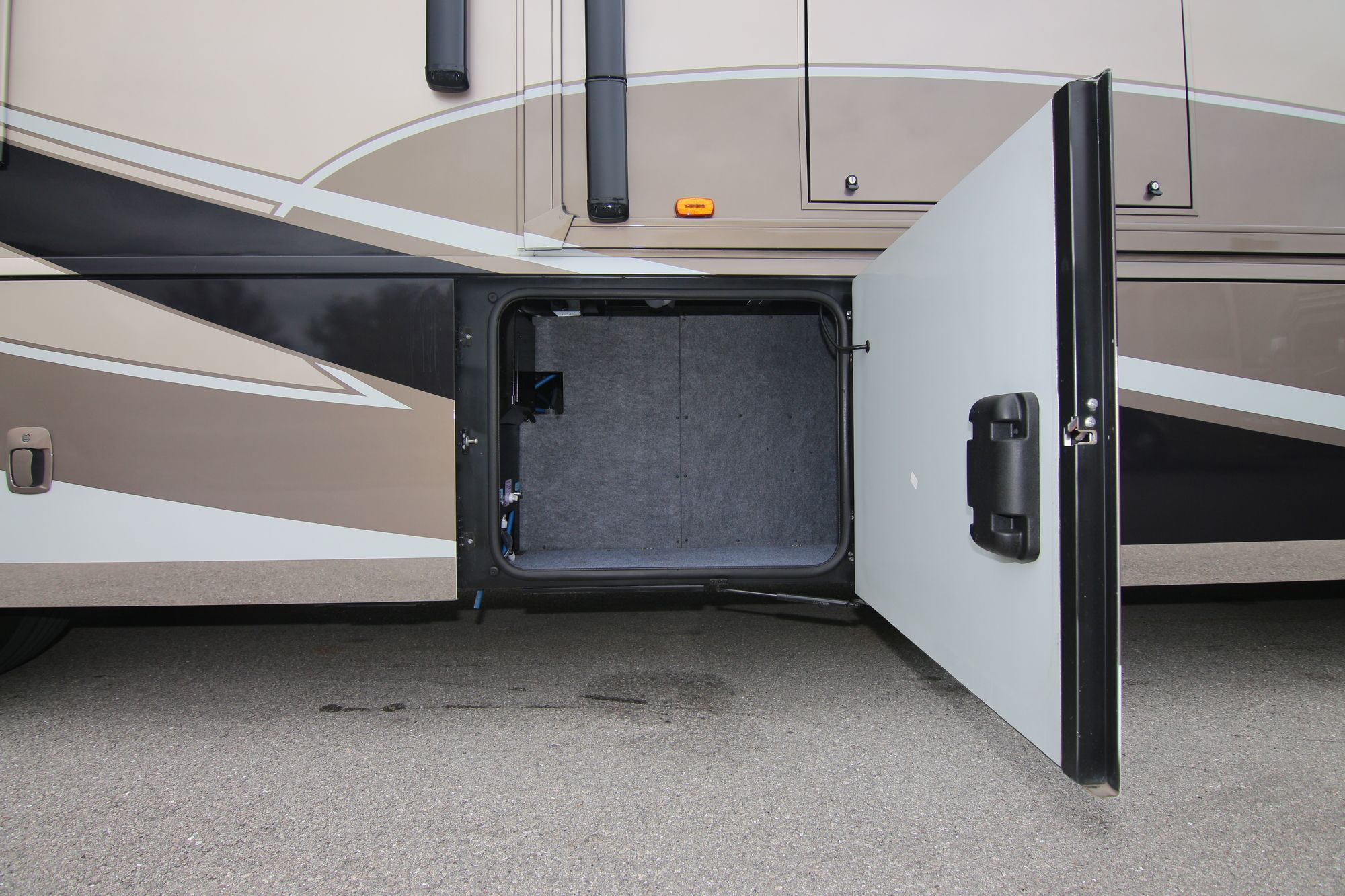 Used 2016 Winnebago Tour 42QD Class A  For Sale