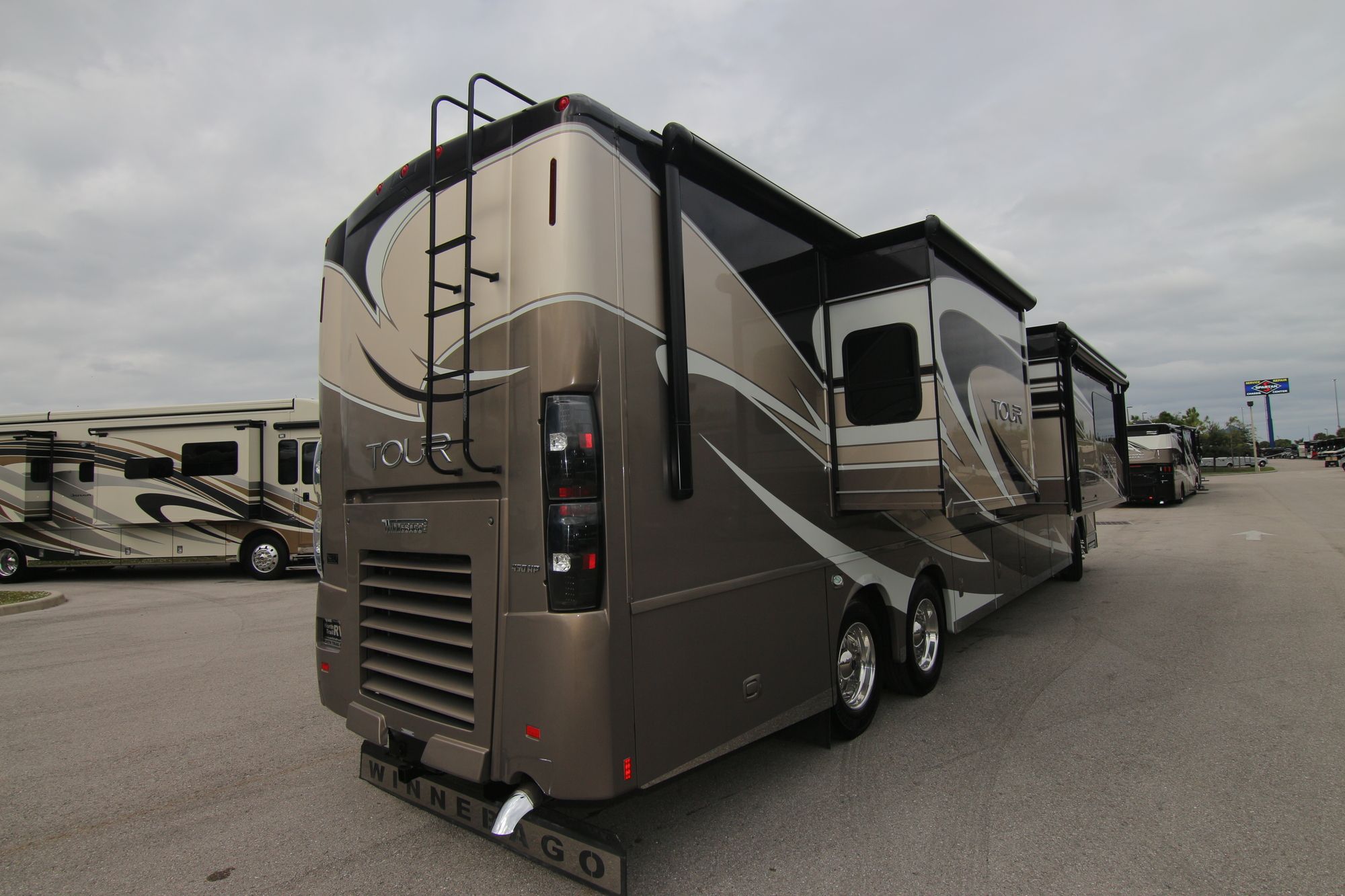 Used 2016 Winnebago Tour 42QD Class A  For Sale