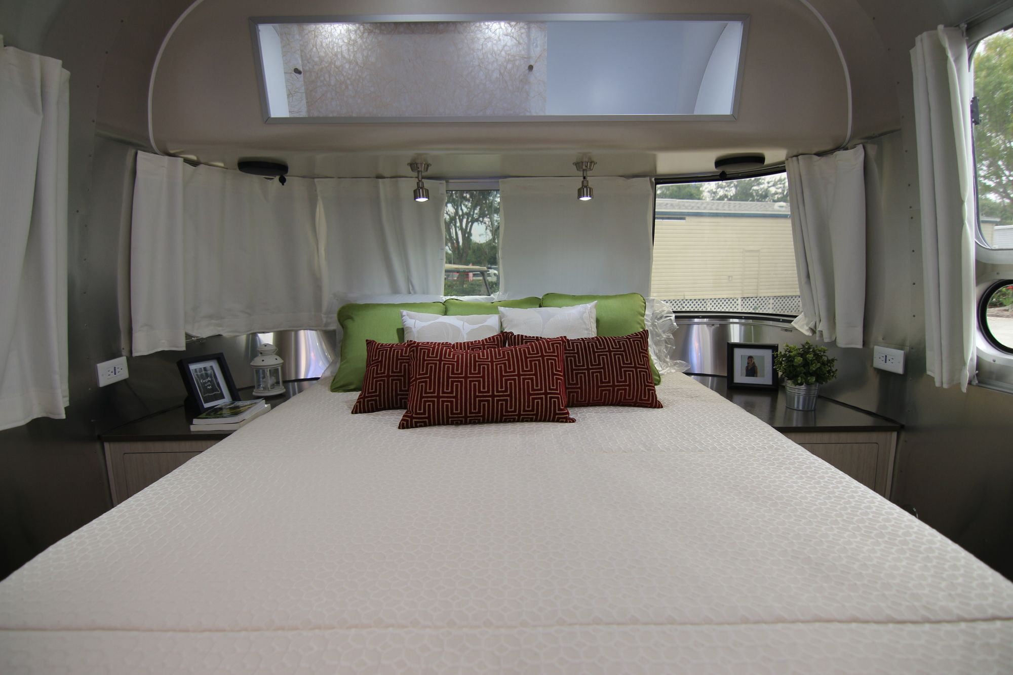 New 2020 Airstream Intl Serenity 27FB Travel Trailer  For Sale