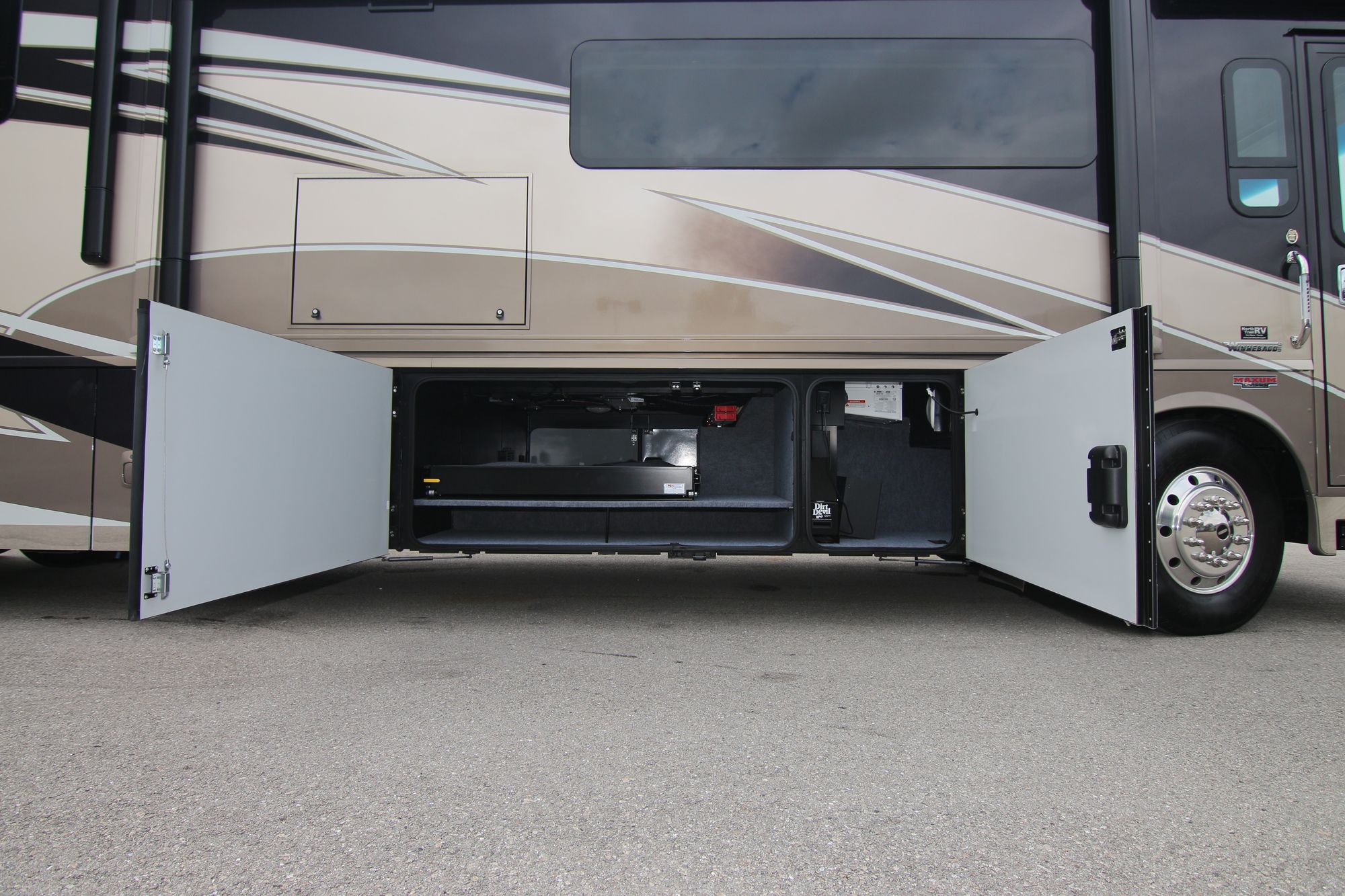 Used 2016 Winnebago Tour 42QD Class A  For Sale