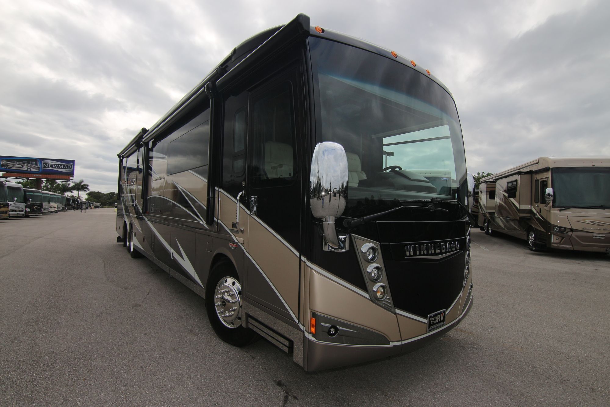 Used 2016 Winnebago Tour 42QD Class A  For Sale