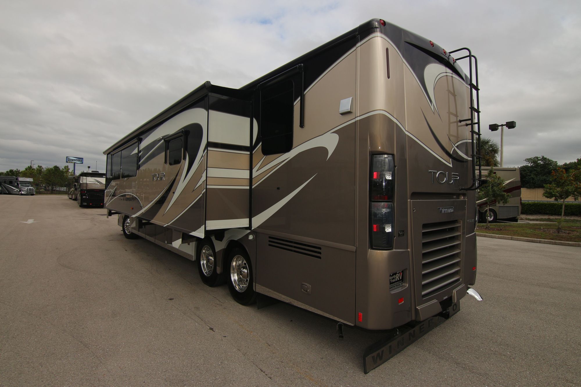 Used 2016 Winnebago Tour 42QD Class A  For Sale