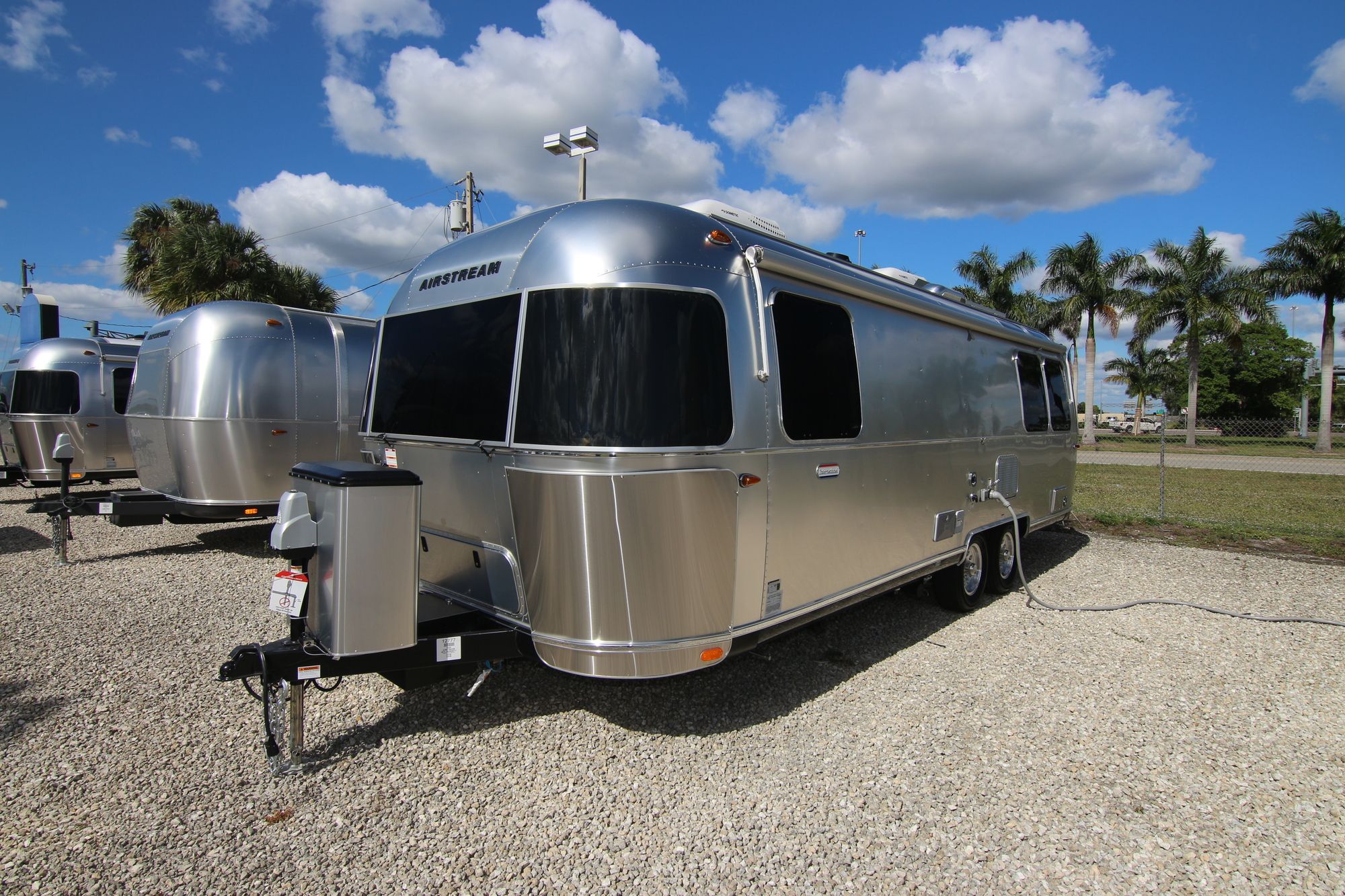 New 2020 Airstream Intl Serenity 27FB Travel Trailer  For Sale