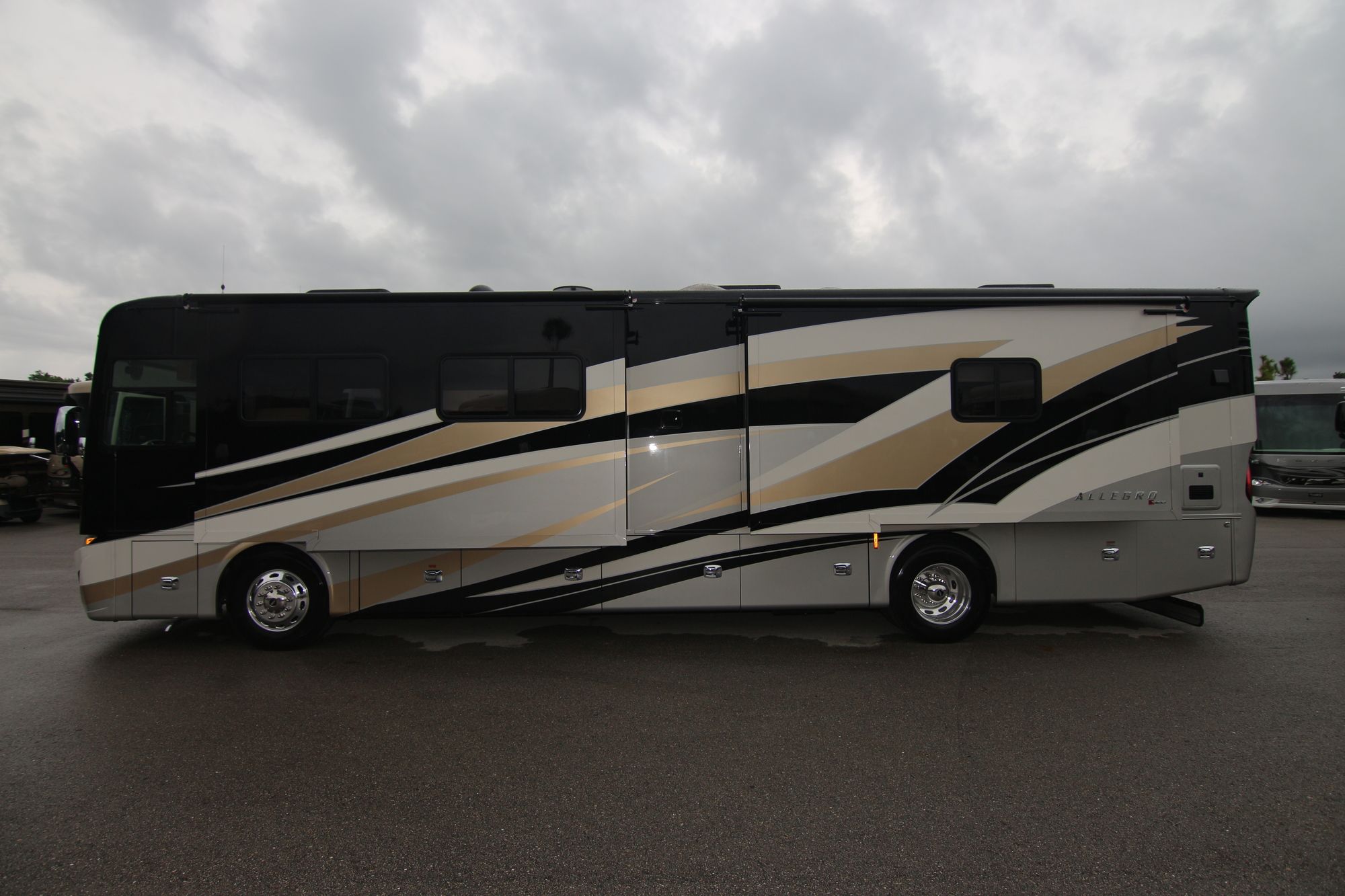 New 2020 Tiffin Motor Homes Allegro Red 37PA Class A  For Sale