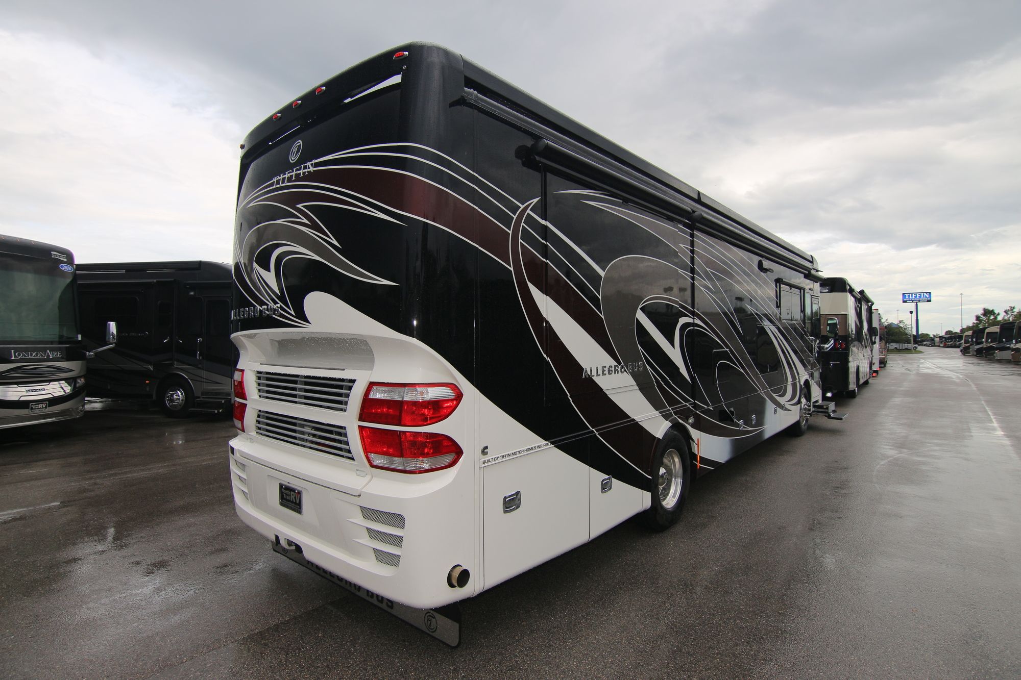 Used 2018 Tiffin Motor Homes Allegro Bus 37AP Class A  For Sale