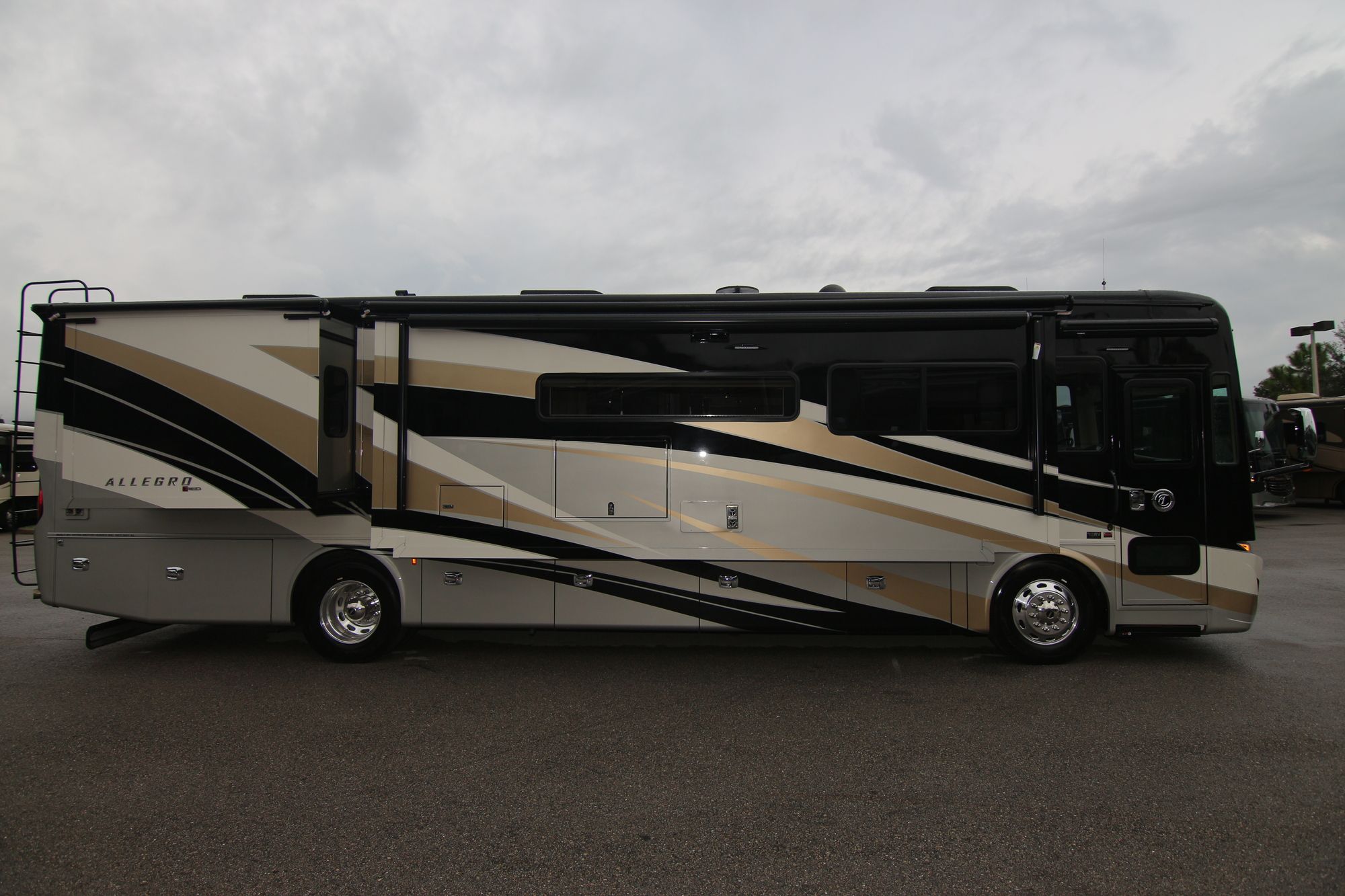 New 2020 Tiffin Motor Homes Allegro Red 37PA Class A  For Sale