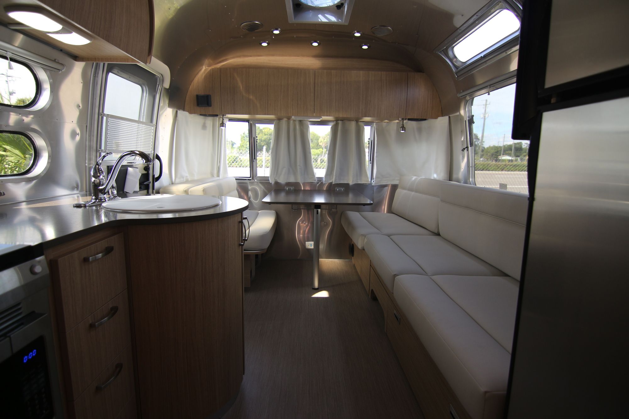 New 2020 Airstream Flying Cloud 25FB Travel Trailer  For Sale