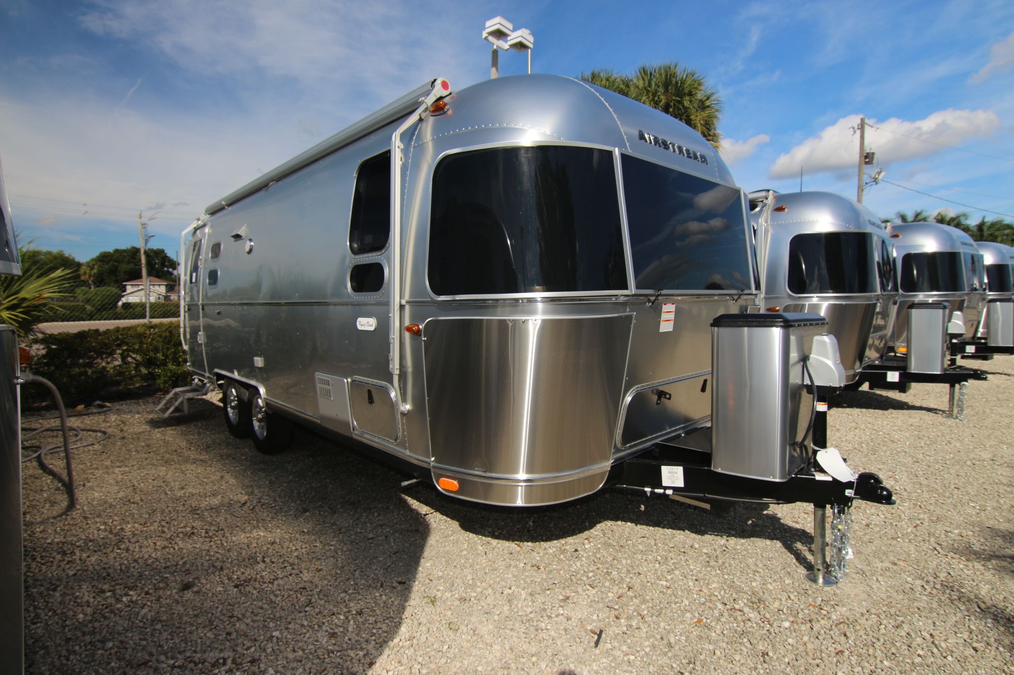 New 2020 Airstream Flying Cloud 25FB Travel Trailer  For Sale