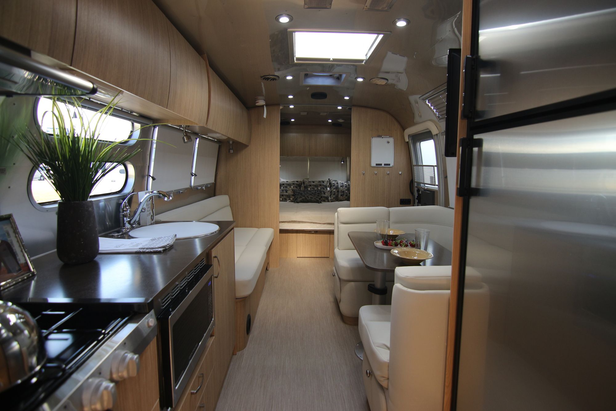 New 2020 Airstream Flying Cloud 30FB Travel Trailer  For Sale