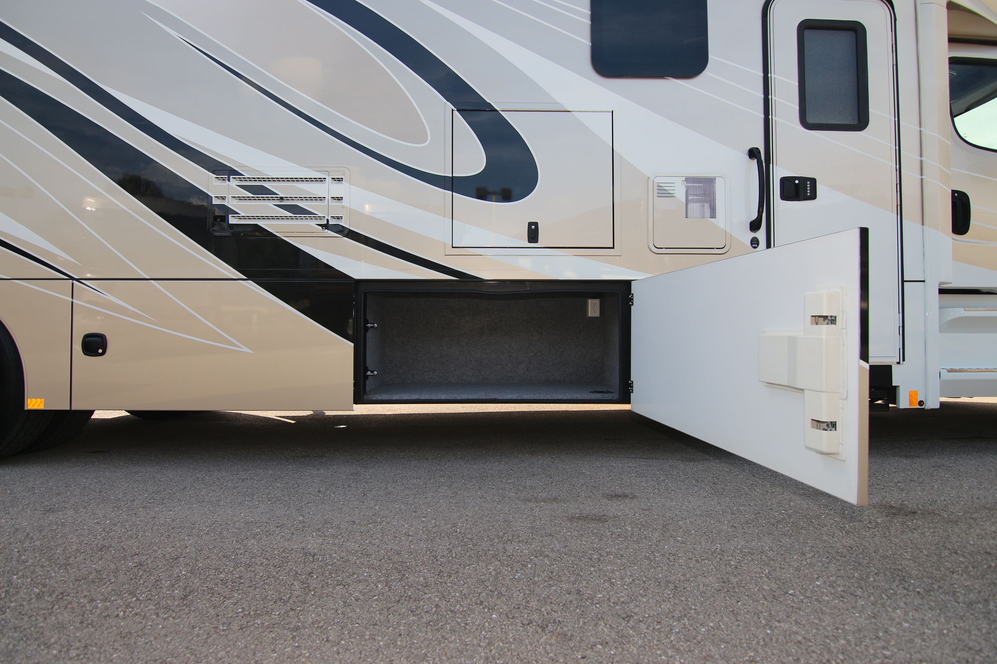 Used 2019 Renegade Rv Verona 36VSB Class A  For Sale