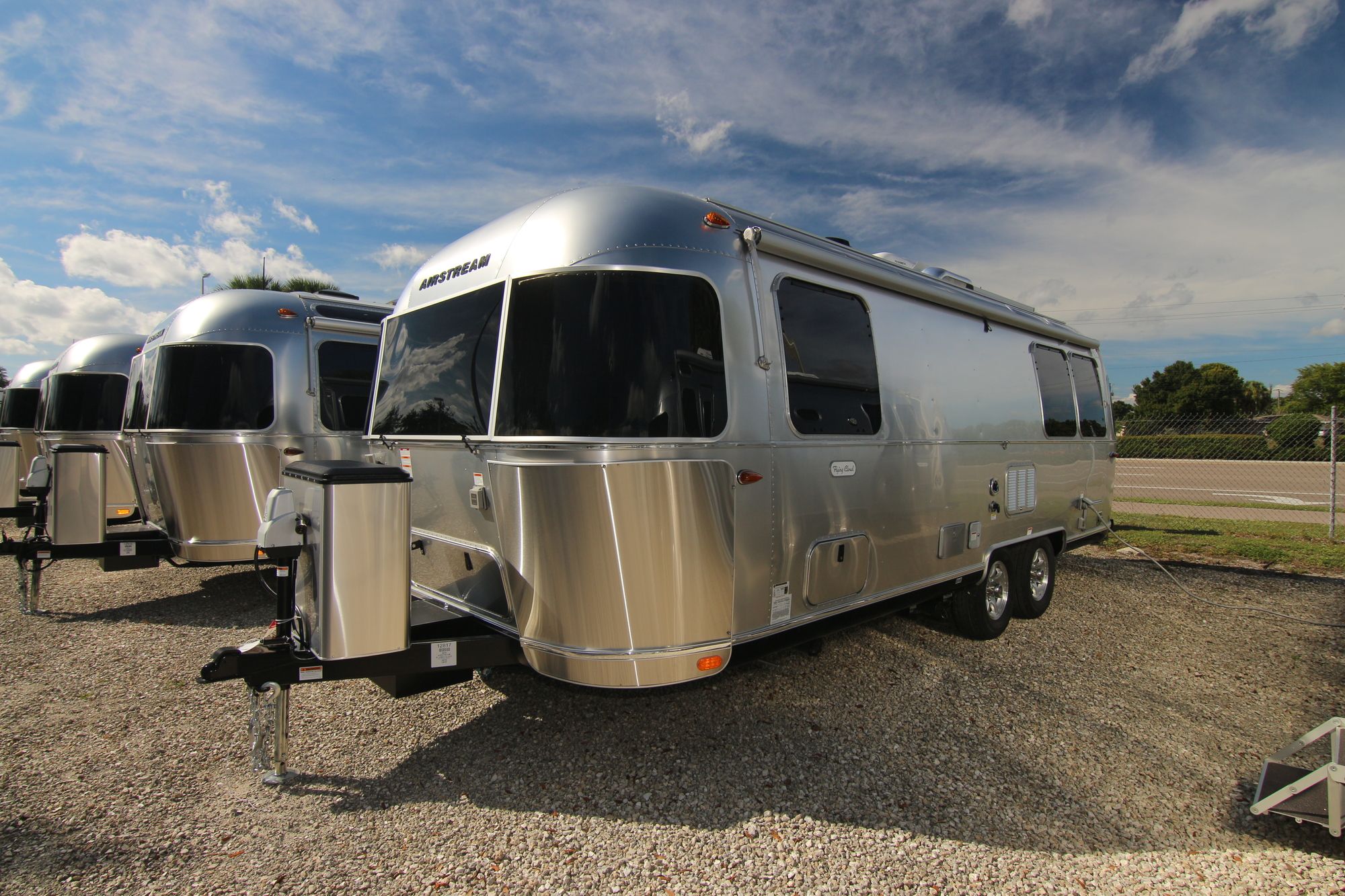 New 2020 Airstream Flying Cloud 25FB Travel Trailer  For Sale