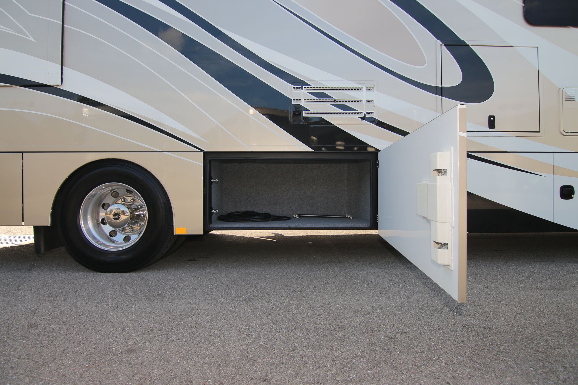 Used 2019 Renegade Rv Verona 36VSB Class A  For Sale