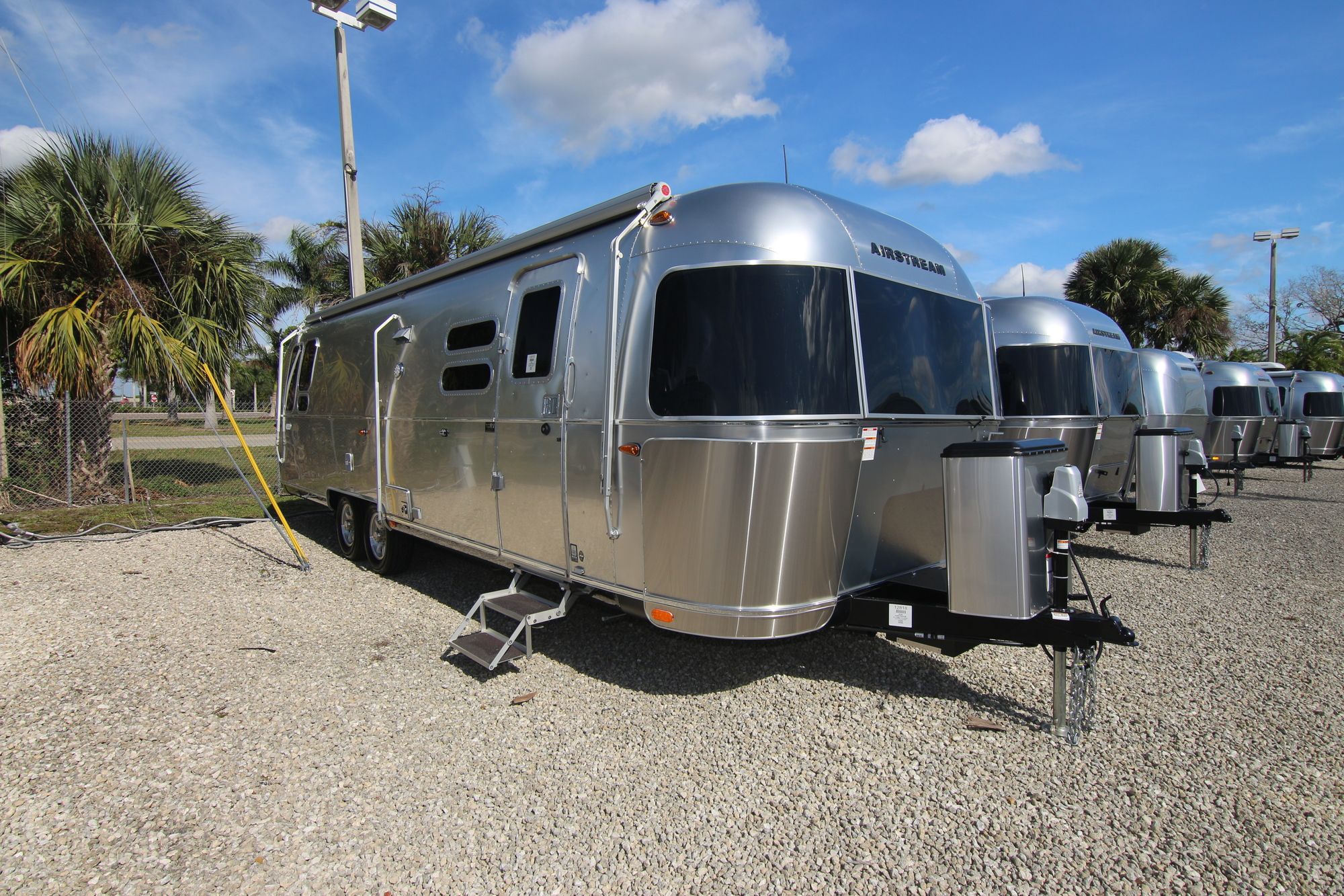 New 2020 Airstream Flying Cloud 30RB Travel Trailer  For Sale