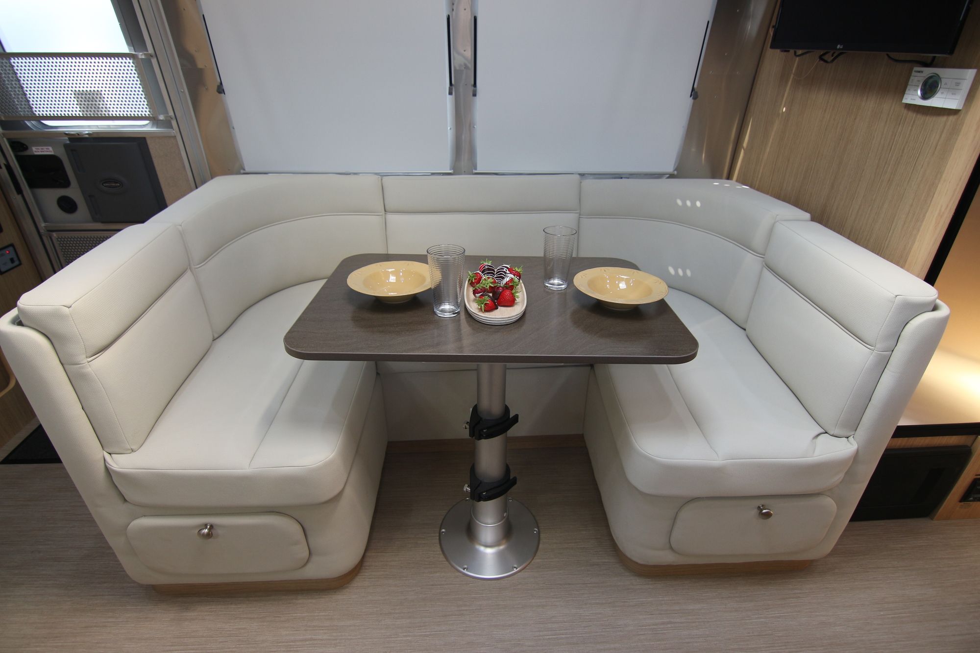New 2020 Airstream Flying Cloud 30FB Travel Trailer  For Sale