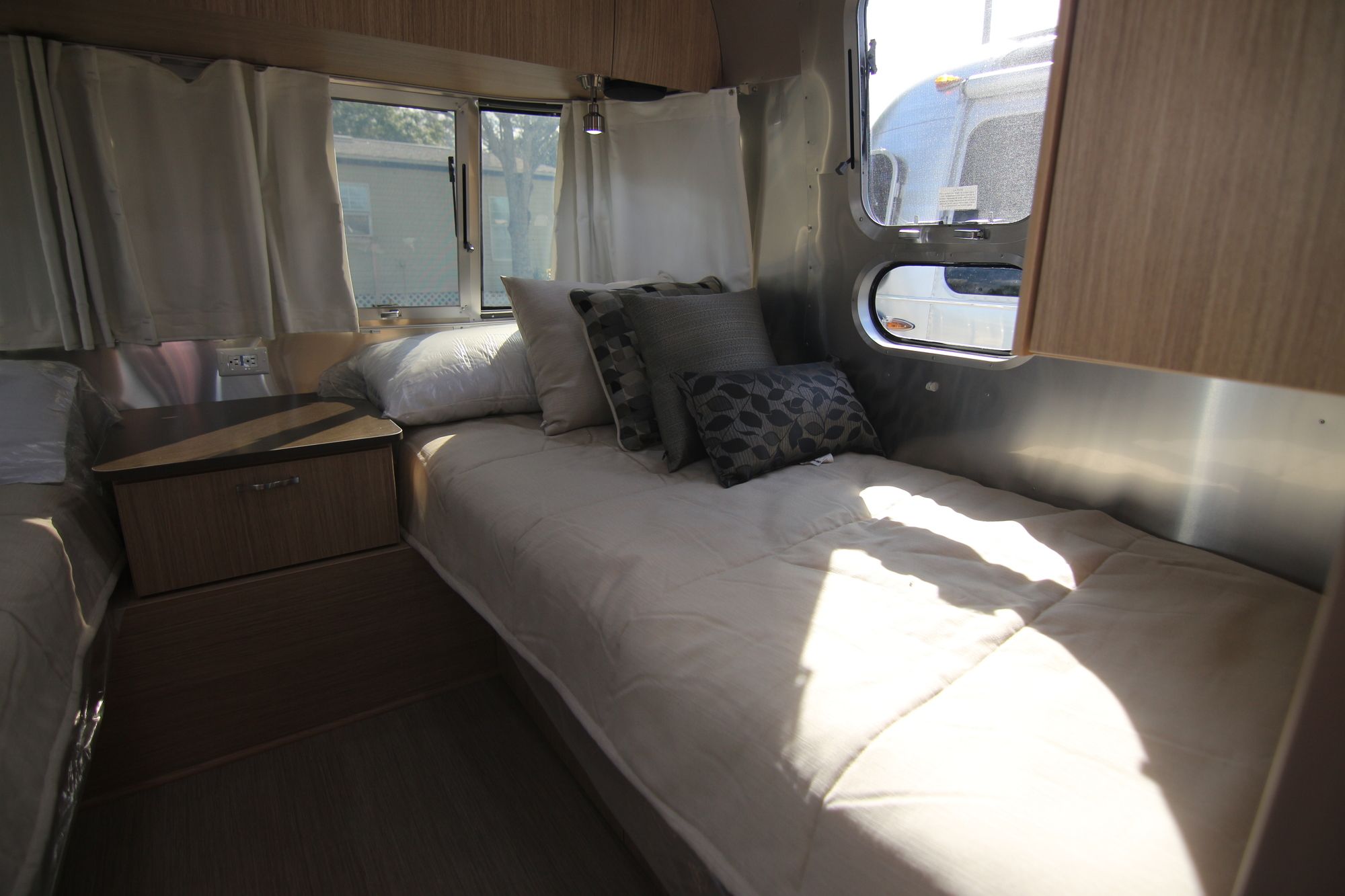 New 2020 Airstream Flying Cloud 25FB Travel Trailer  For Sale