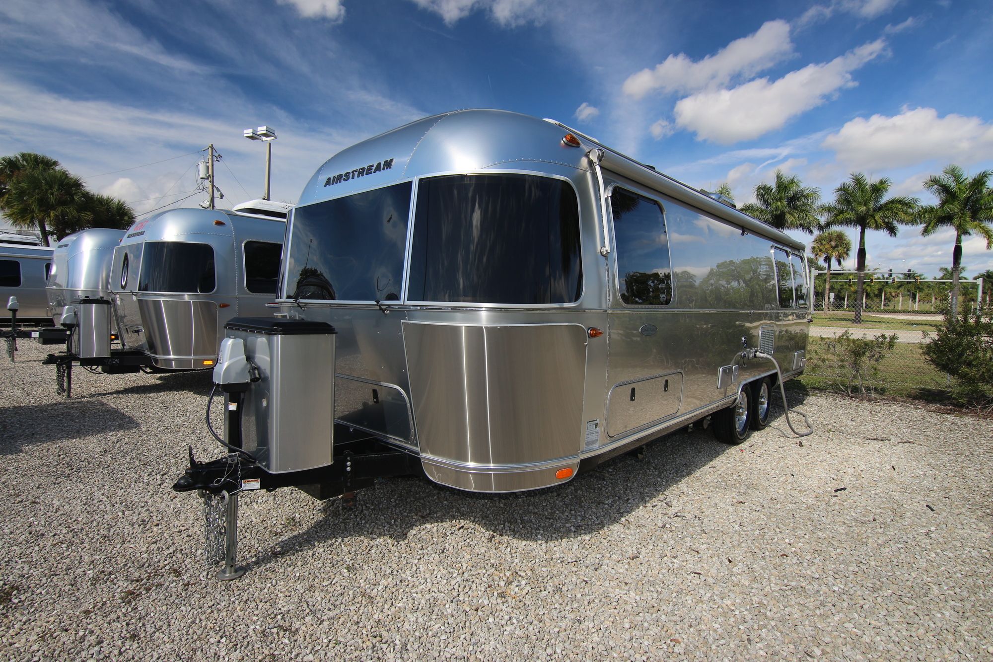 Used 2018 Airstream Flying Cloud 27FB TWIN Travel Trailer  For Sale