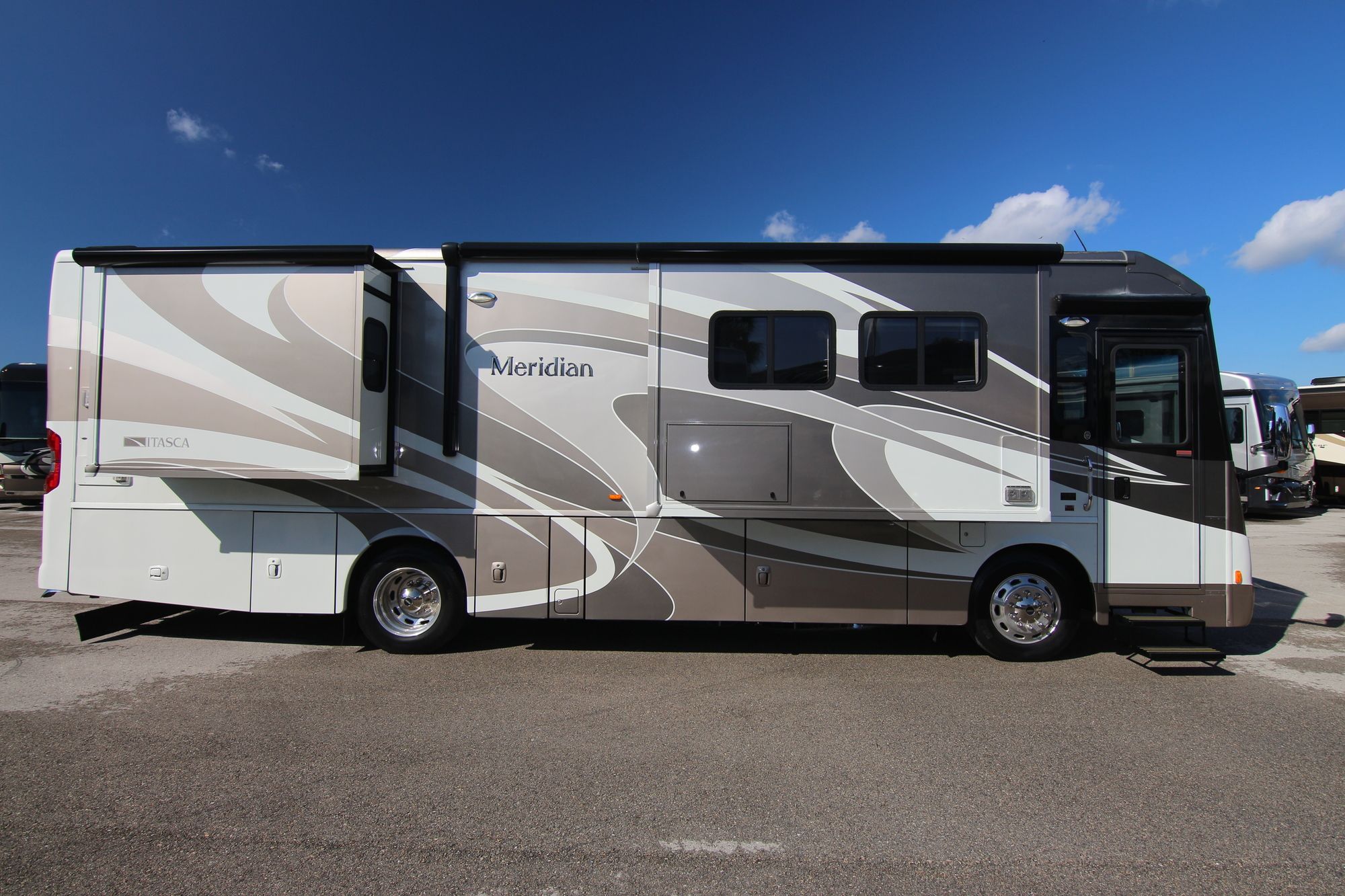 Used 2013 Itasca Meridian 34B Class A  For Sale