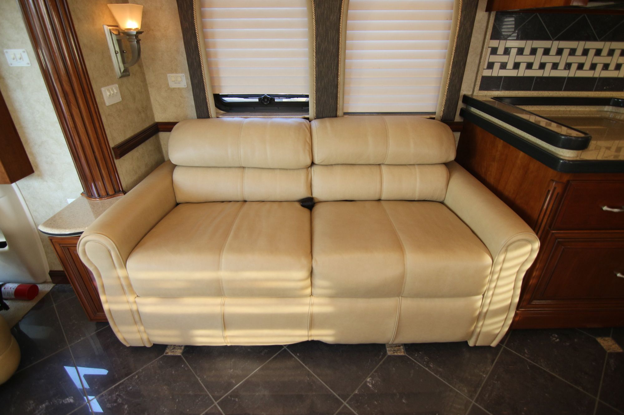 Used 2009 Newmar Essex 4508 Class A  For Sale