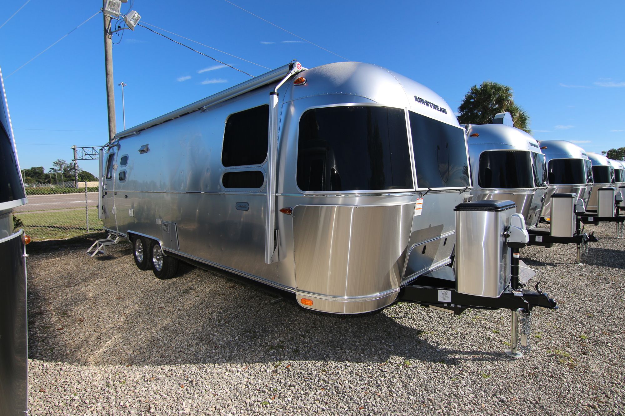 New 2020 Airstream Globetrotter 27FB Travel Trailer  For Sale