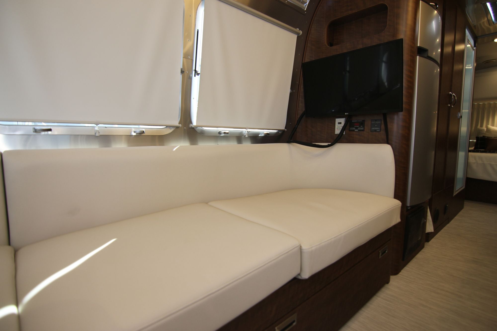 New 2020 Airstream Globetrotter 27FB Travel Trailer  For Sale