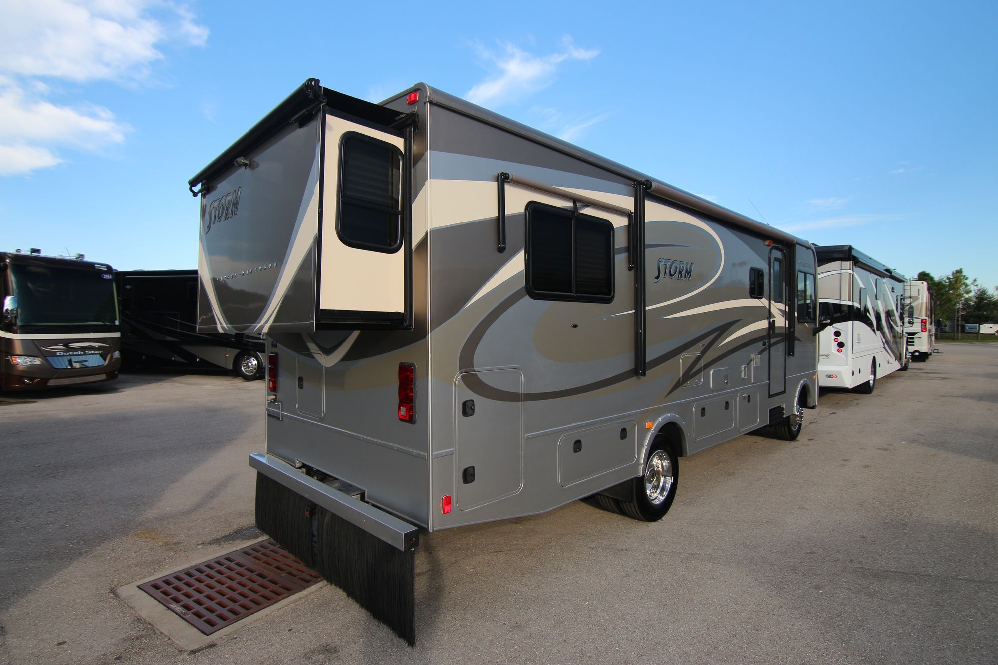 Used 2014 Fleetwood Storm 28F Class A  For Sale